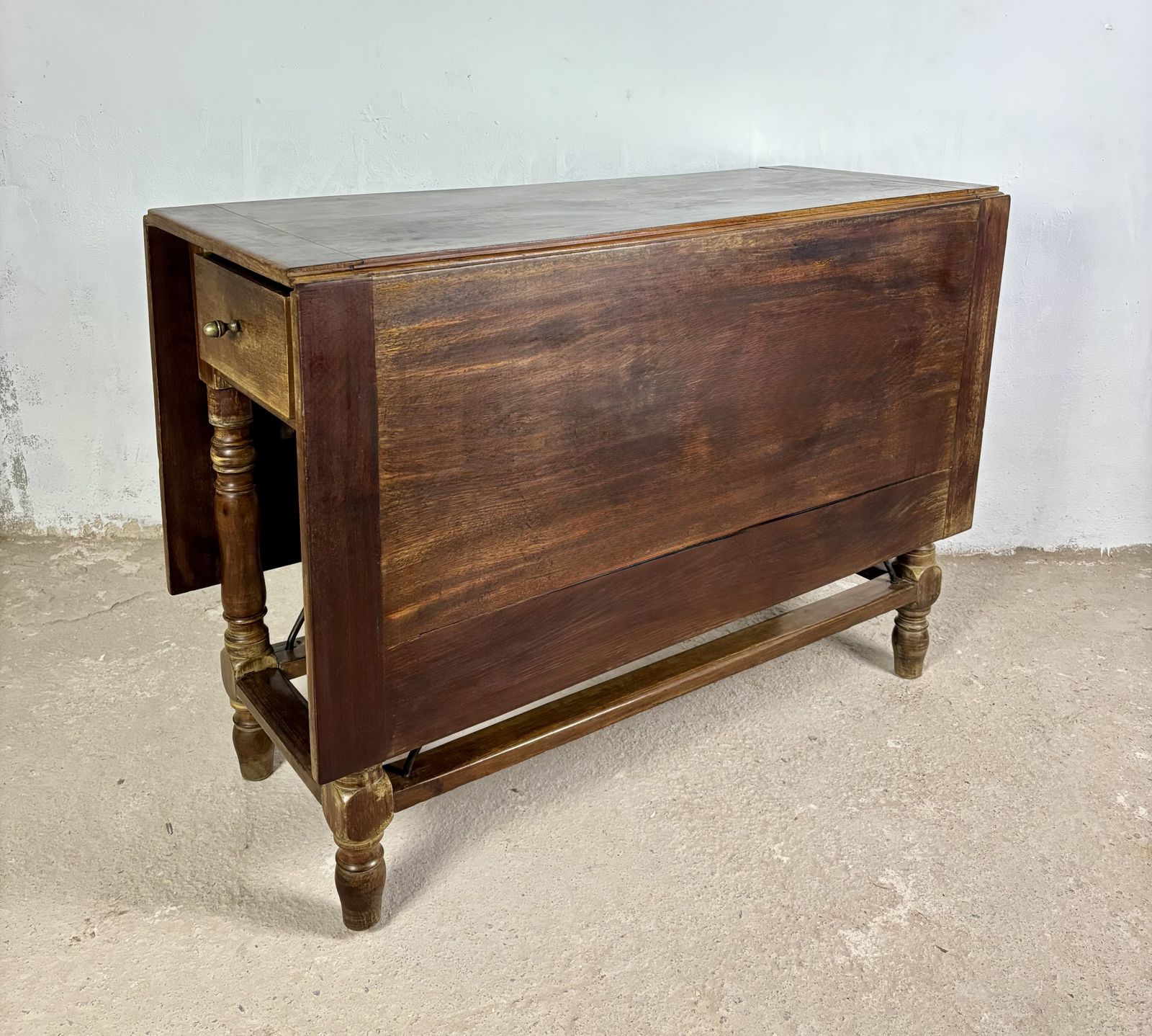 Spaanse houten klaptafel, begin 20e eeuw photo furniture