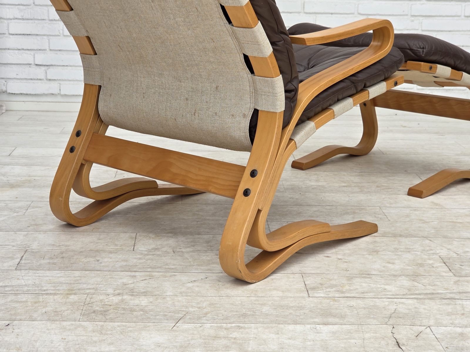 photo vinterior 1970s, Norwegian Design By Elsa & Nordahl Solheim, Set Of Chair With Stool.