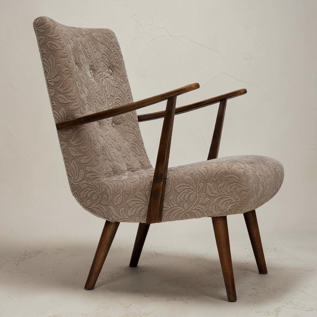 Ca. jaren 1960, Deense fauteuil, meubelwol, beukenhout.