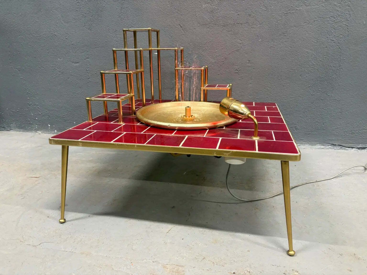 photo furniture Retro Huisfontein Space Age Geglazuurd Keramiek & Metaal Waterornament Eind 20e Eeuw Europa