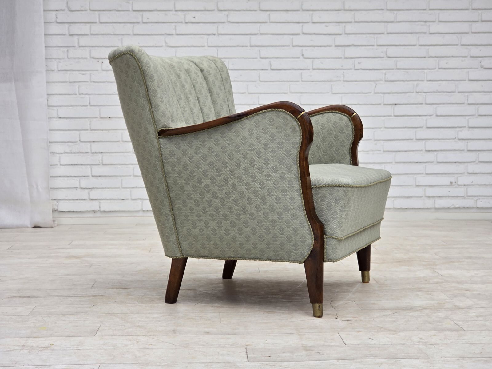 Ca. jaren 1960, Deense fauteuil, lichtblauwe meubelstof, beukenhout. photo furniture