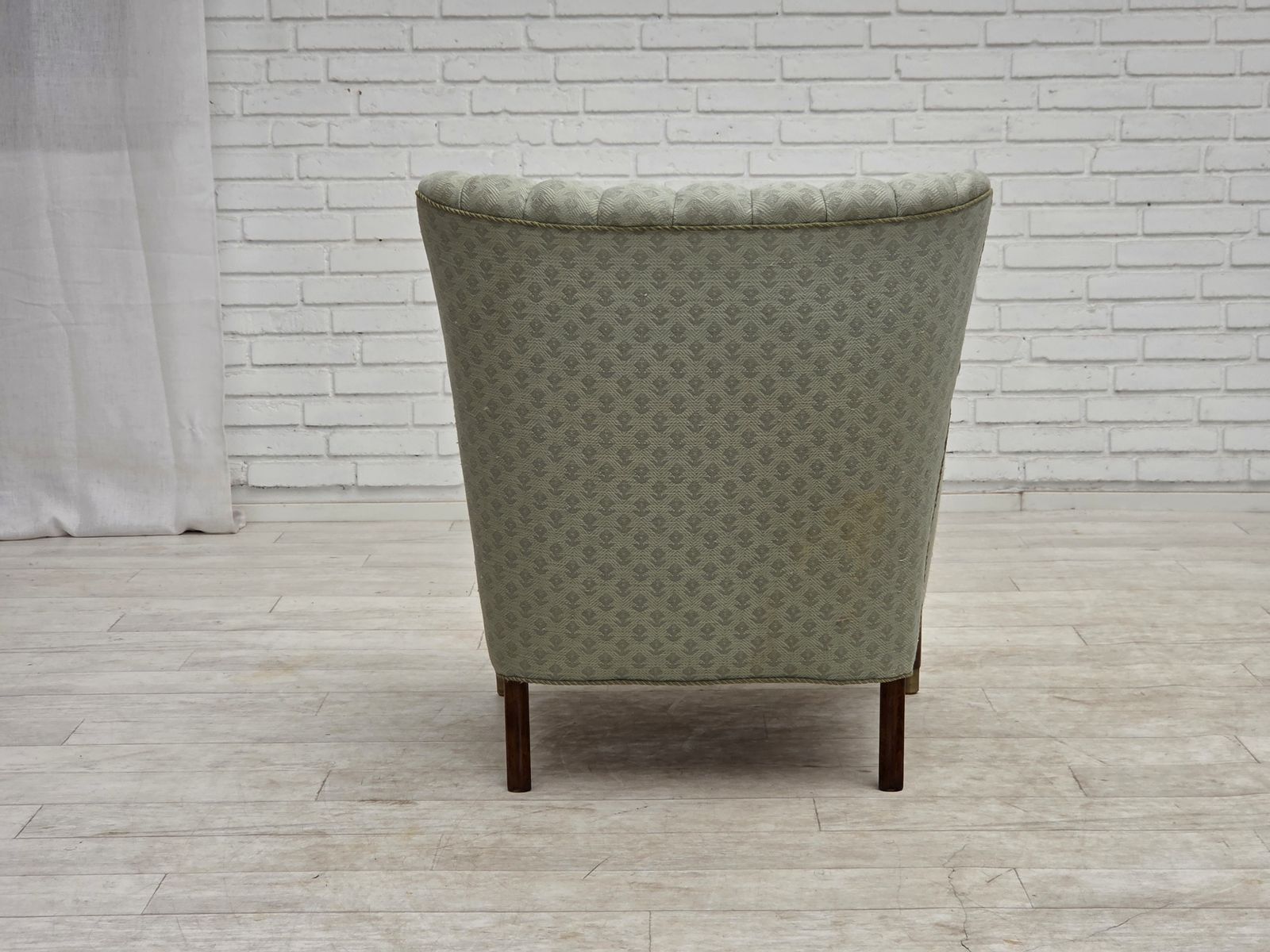 990.0 Ca. jaren 1960, Deense fauteuil, lichtblauwe meubelstof, beukenhout. photo