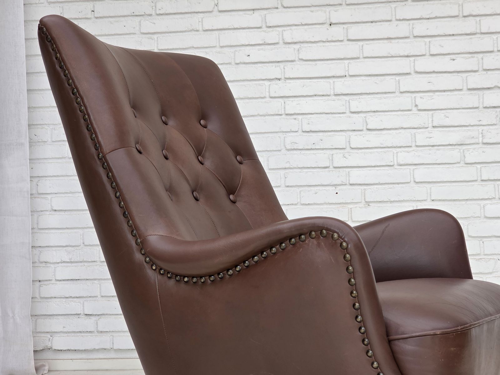 Ca. jaren 1970, Deense fauteuil, bruin meubelleer. photo 950.0