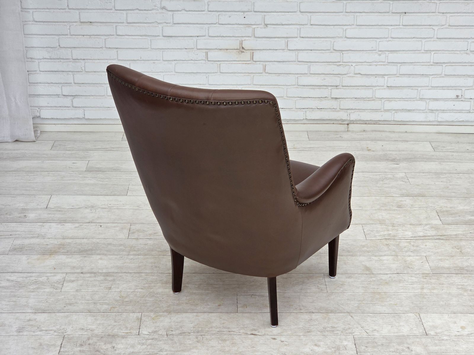 950.0 Ca. jaren 1970, Deense fauteuil, bruin meubelleer. photo