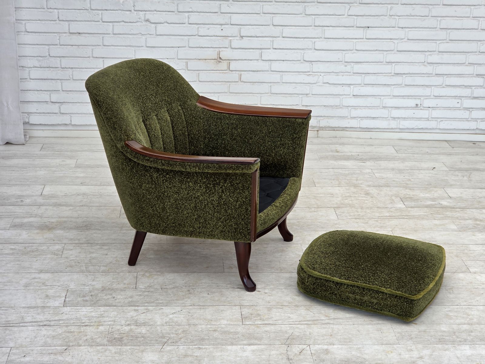 Jaren 1970, Noorse fauteuil, groen meubelstof, teakhout photo buy
