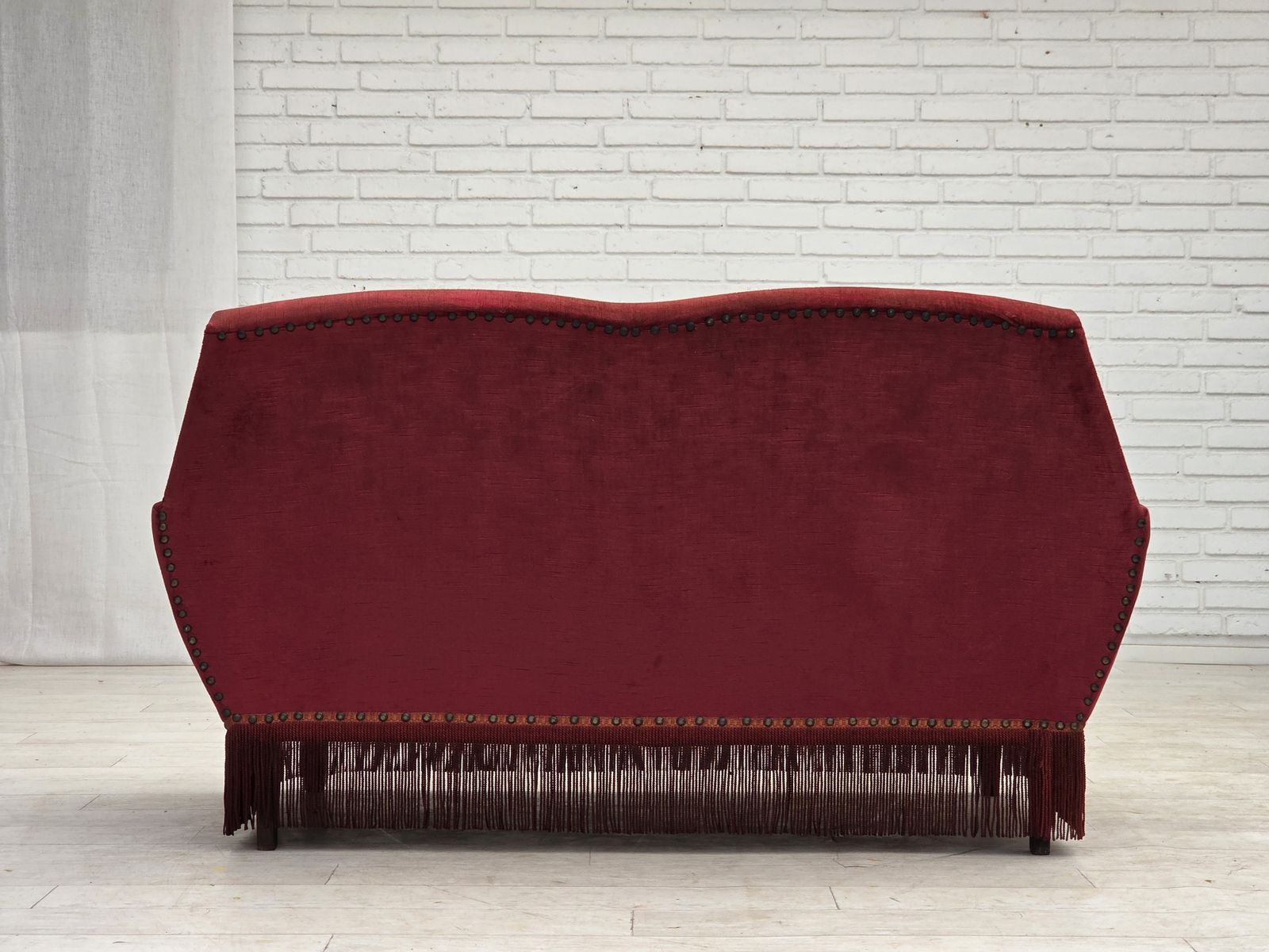 photo buy Deens 2-zitsbank, jaren 1970, rood meubelvelours.