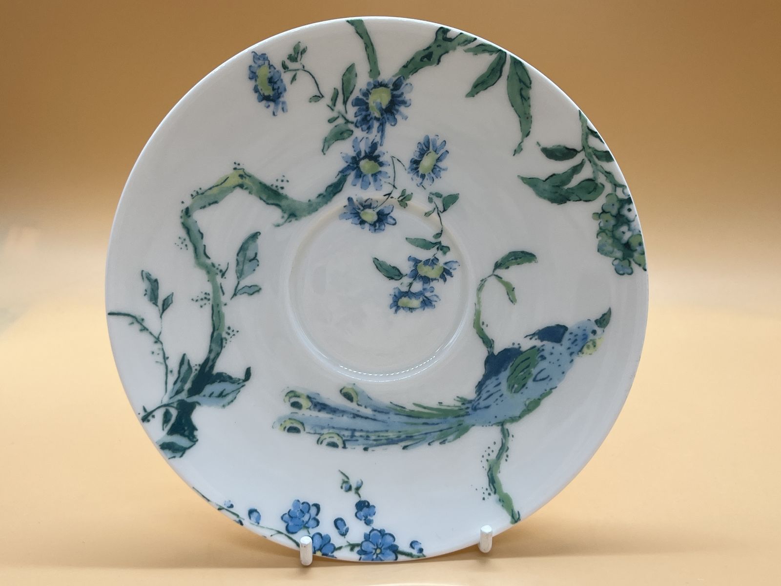 Wedgwood China Chinoiserie White Jasper Conran Design Grote Ontbijt Theekop en Schotel Duo. photo for sale
