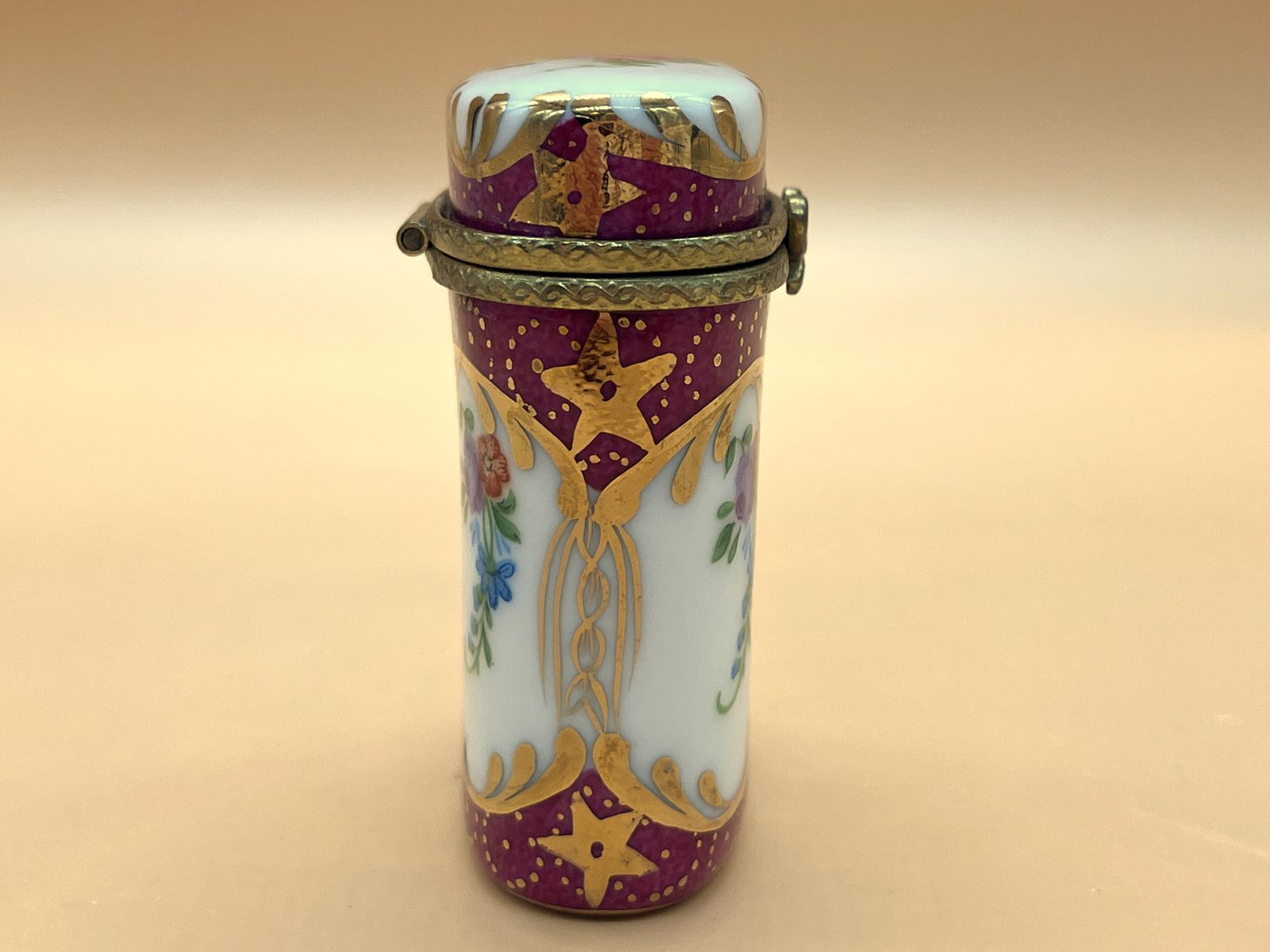 Limoges Porcelain France Hand Painted Clasp Fastening Trinket  / Jewelry Box. photo furniture