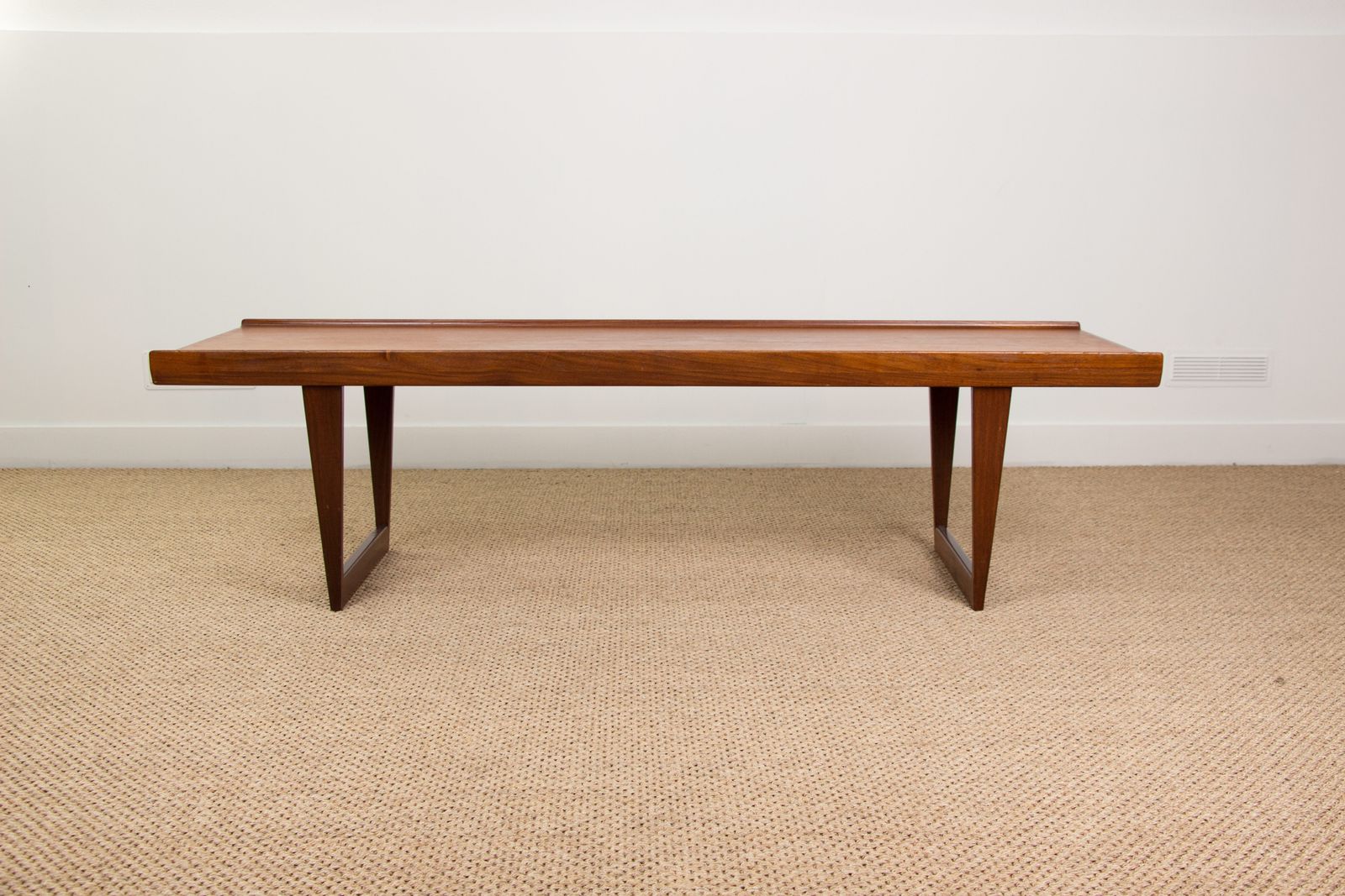 Grande table basse danoise en teck, par Peter Lovig Nielsen, 1960. photo for sale