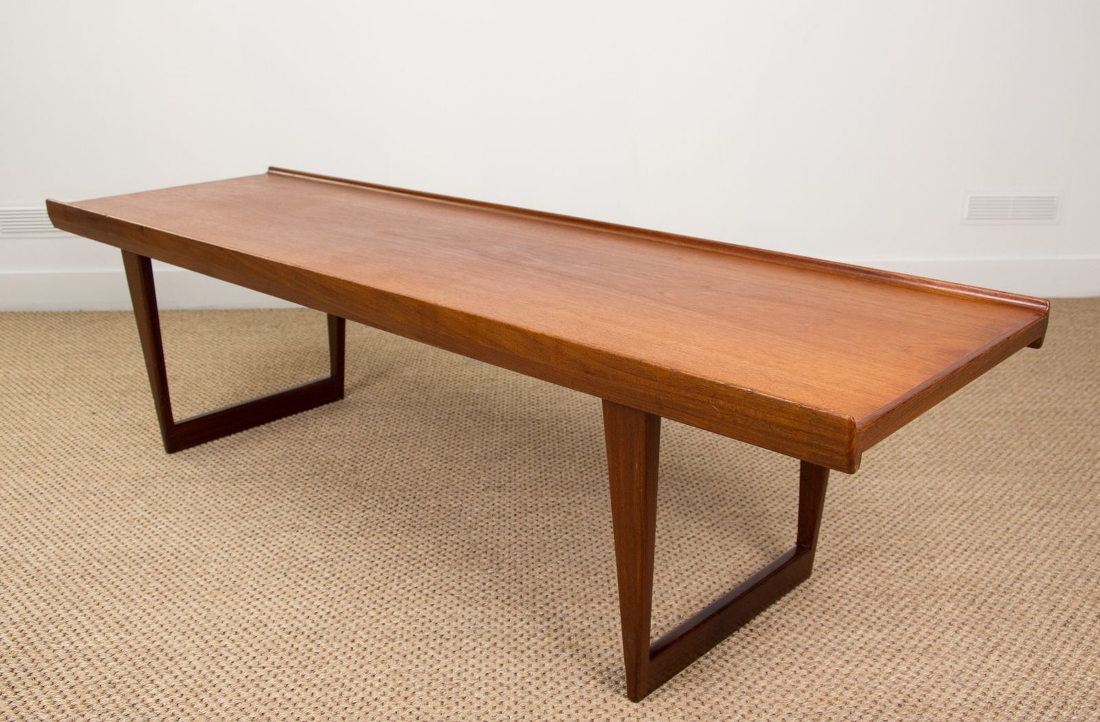 Grande table basse danoise en teck, par Peter Lovig Nielsen, 1960.