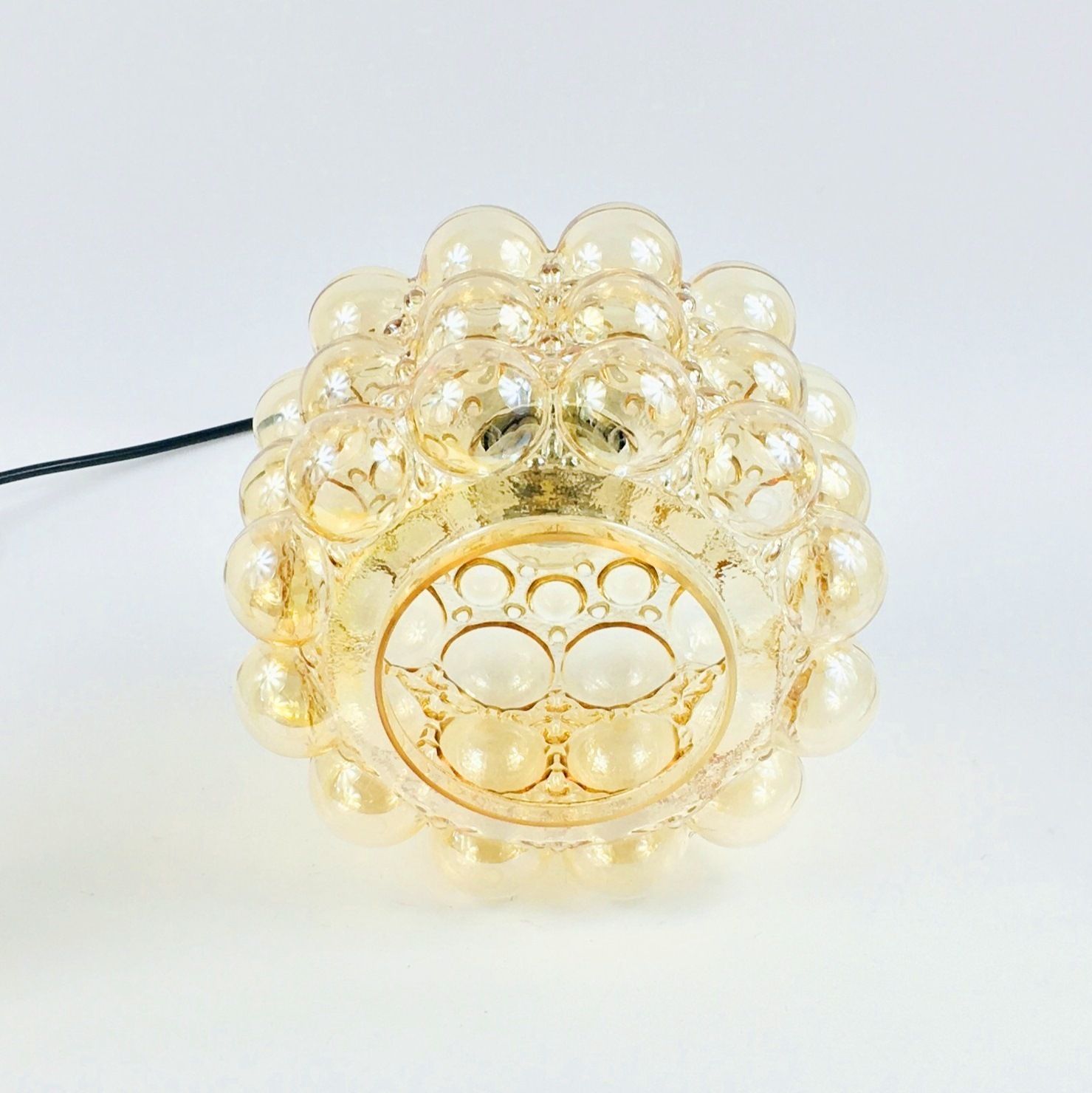 Suspension mid-century Space Age en verre bullé ambré et laiton, par Helena Tynell pour Limburg, Allemagne, années 1960/1970 photo vintage