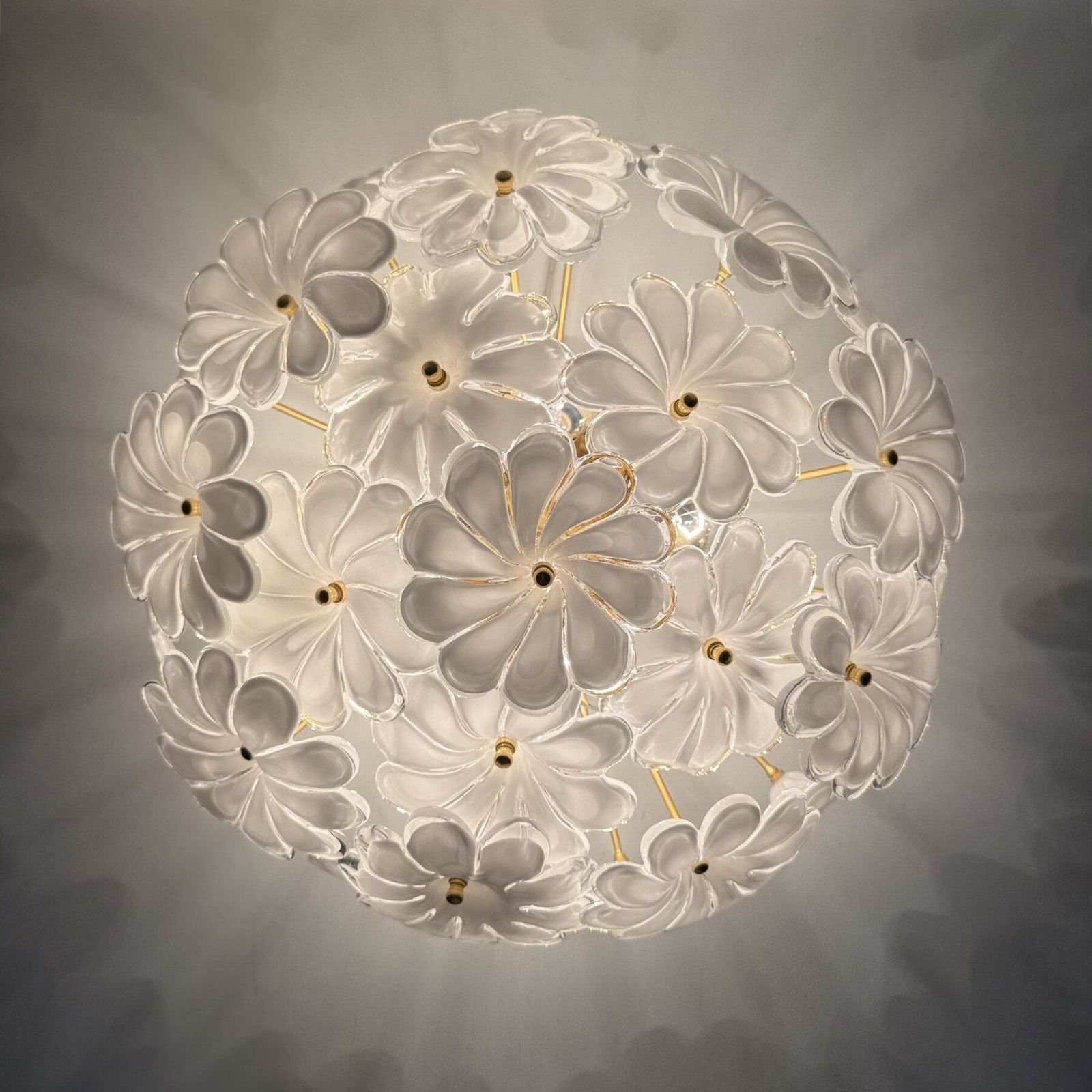 Murano White Glass Floral Italian Ceiling Lamp Flush Mount, jaren 1970 photo 1595.0