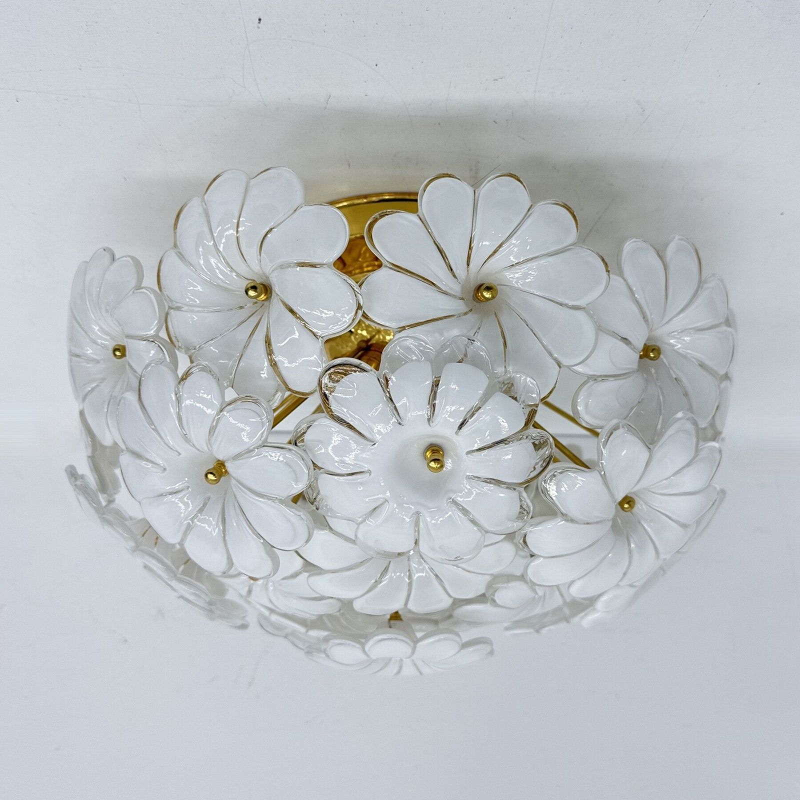 photo vintage Plafonnier italien floral en verre de Murano blanc, années 1970