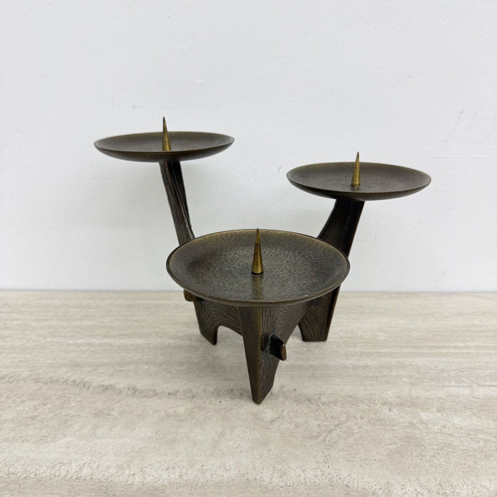 Modernistisch sculpturaal brutalistisch massief bronzen kandelaar, Frankrijk, jaren 1960 photo vintage