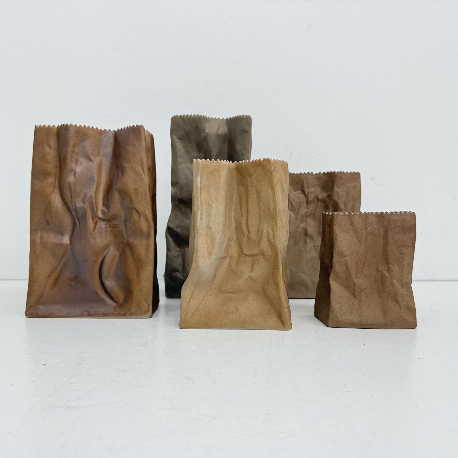 photo vinterior Set van 6 Rosenthal Paper Bag vazen van Tapio Wirkkala, jaren 1970