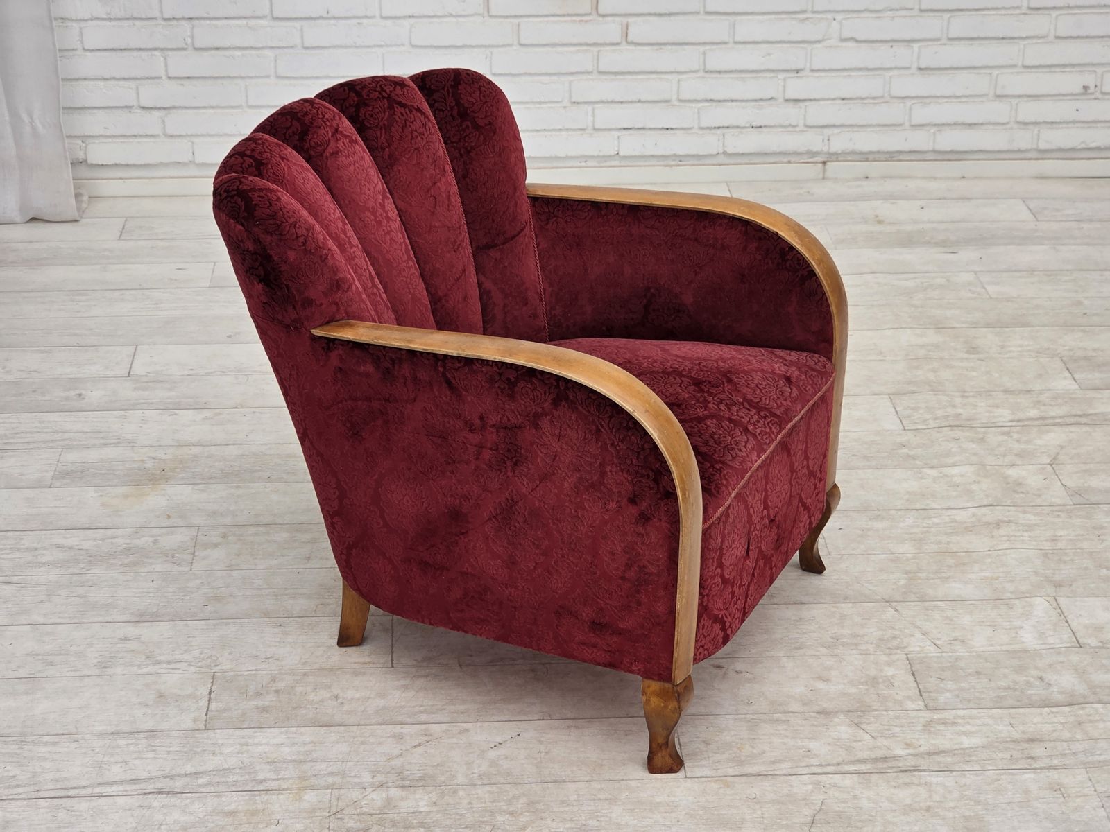 Ca. jaren 1960, Deense fauteuil, kersrood meubelvelours. photo furniture