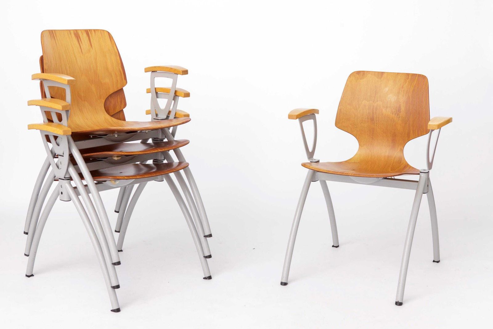 Set van 4 vintage Pagholz stapelstoelen, industriële eetkamerstoelen, Duitsland ca. jaren 1970, armleuningen van beukenhout