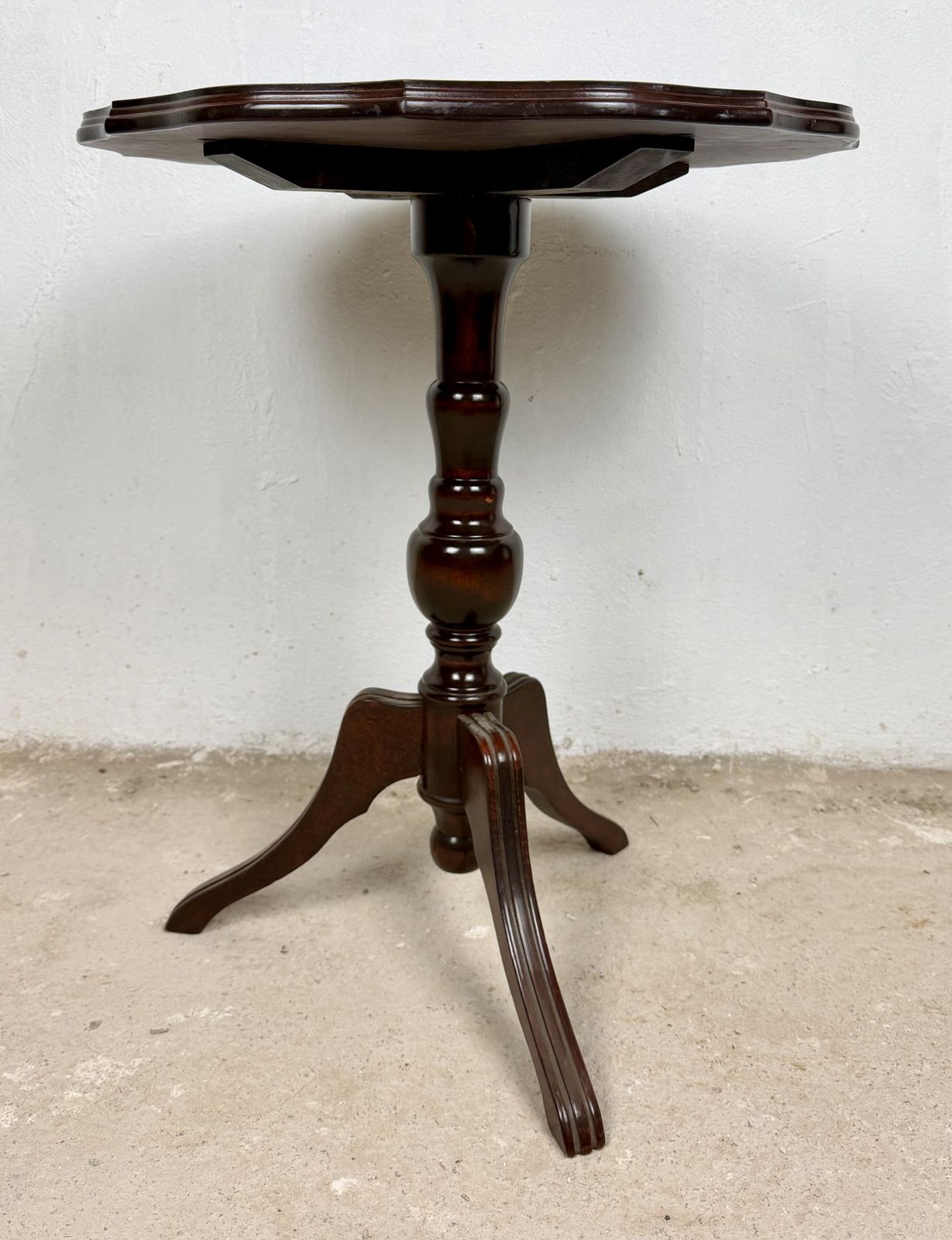 English Tilt Top Side Table, Mid 20th Century photo Furniture