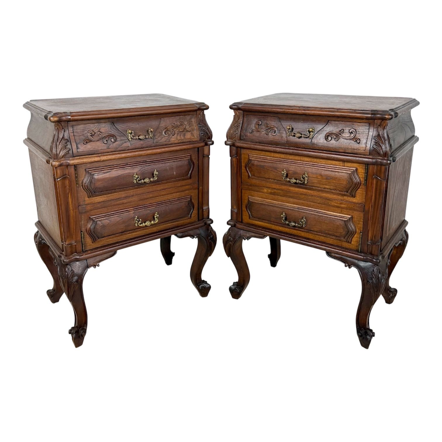 Paar Franse Louis XV-stijl houten nachtkastjes, 20e eeuw