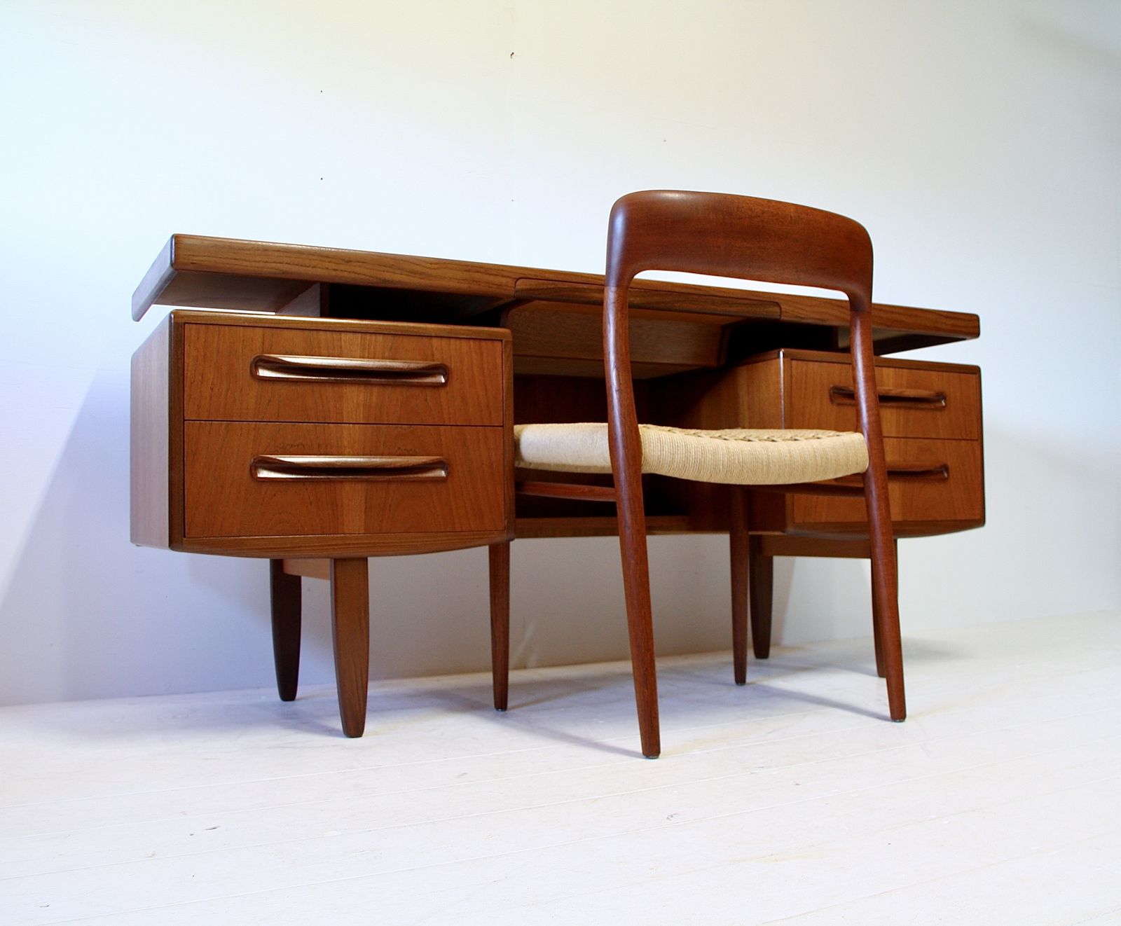 G Plan Fresco Teak Desk By Vb Wilkins   1960s photo buy