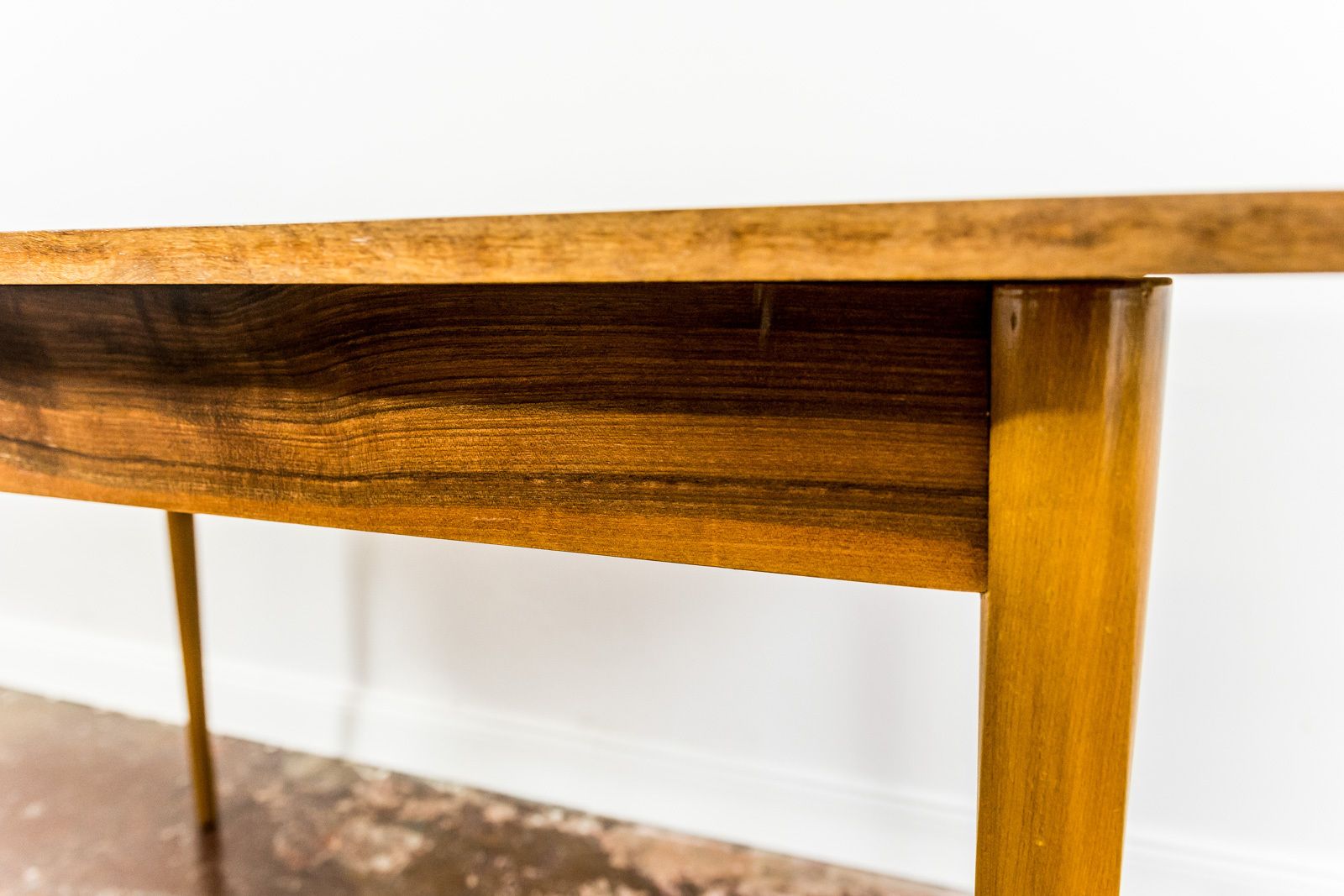 Mid-Century uitschuifbare eettafel in walnoot, jaren 1960 photo vintage