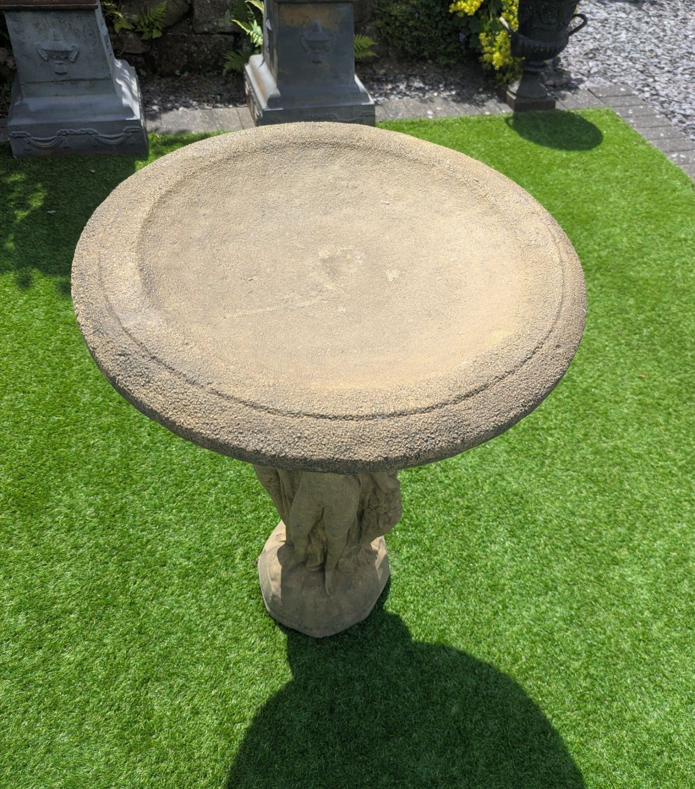 Vasque pour oiseaux vintage à trois grâces, grand modèle, livraison disponible 0360. photo vinterior