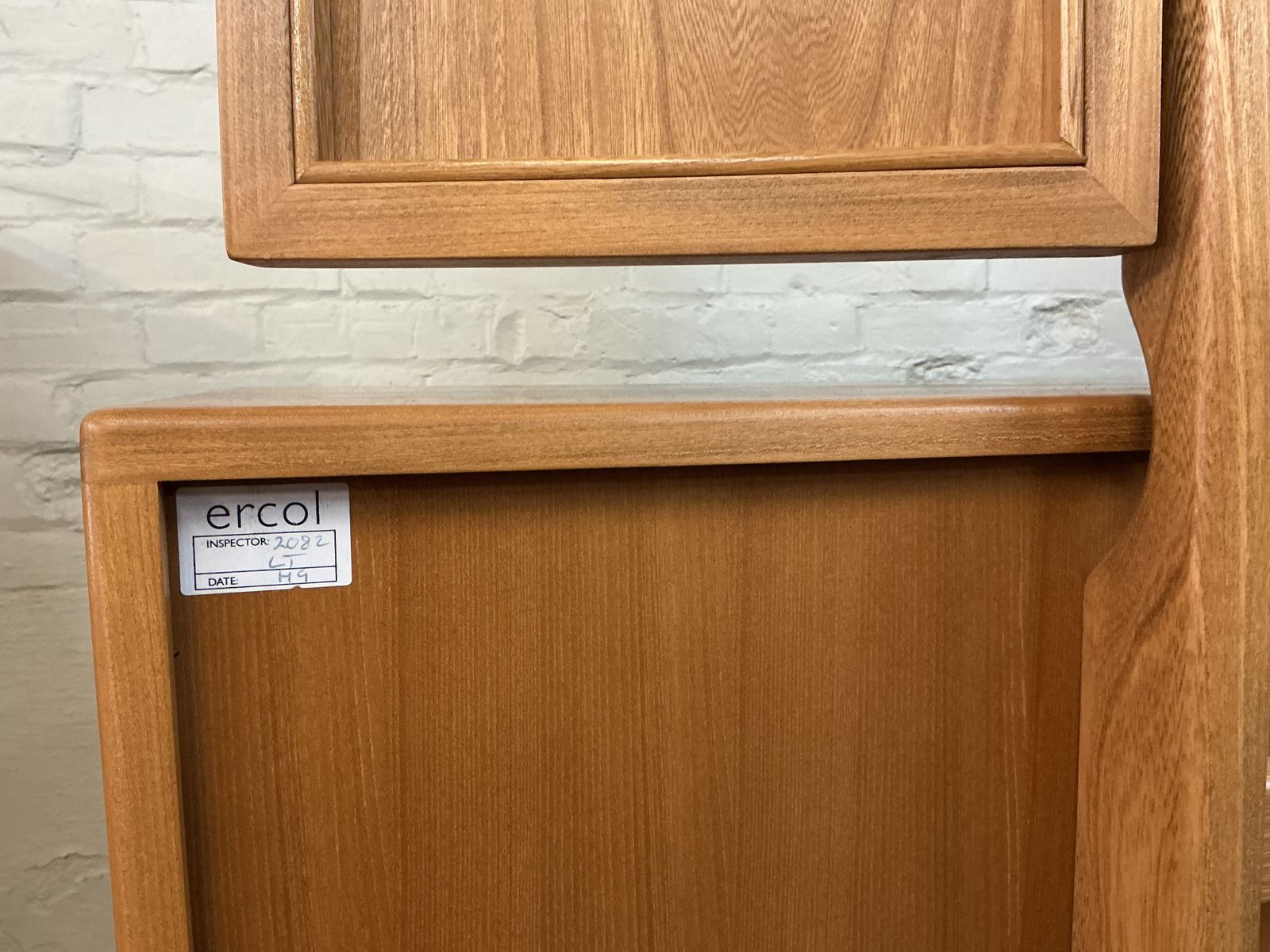 photo vinterior Ercol Windsor Dressing Table In Light Finish.