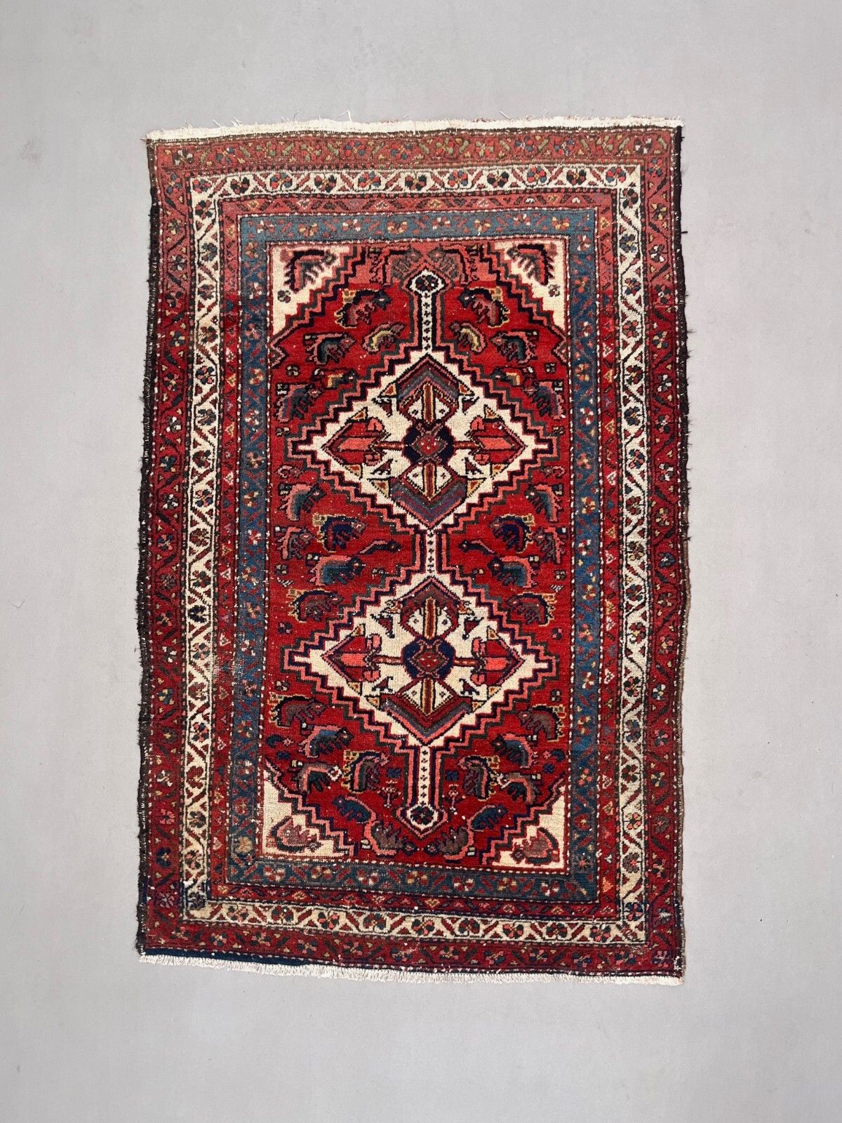 Vintage Traditional Tribal Rug Wool Oriental Handmade Rug 189x121 Cm