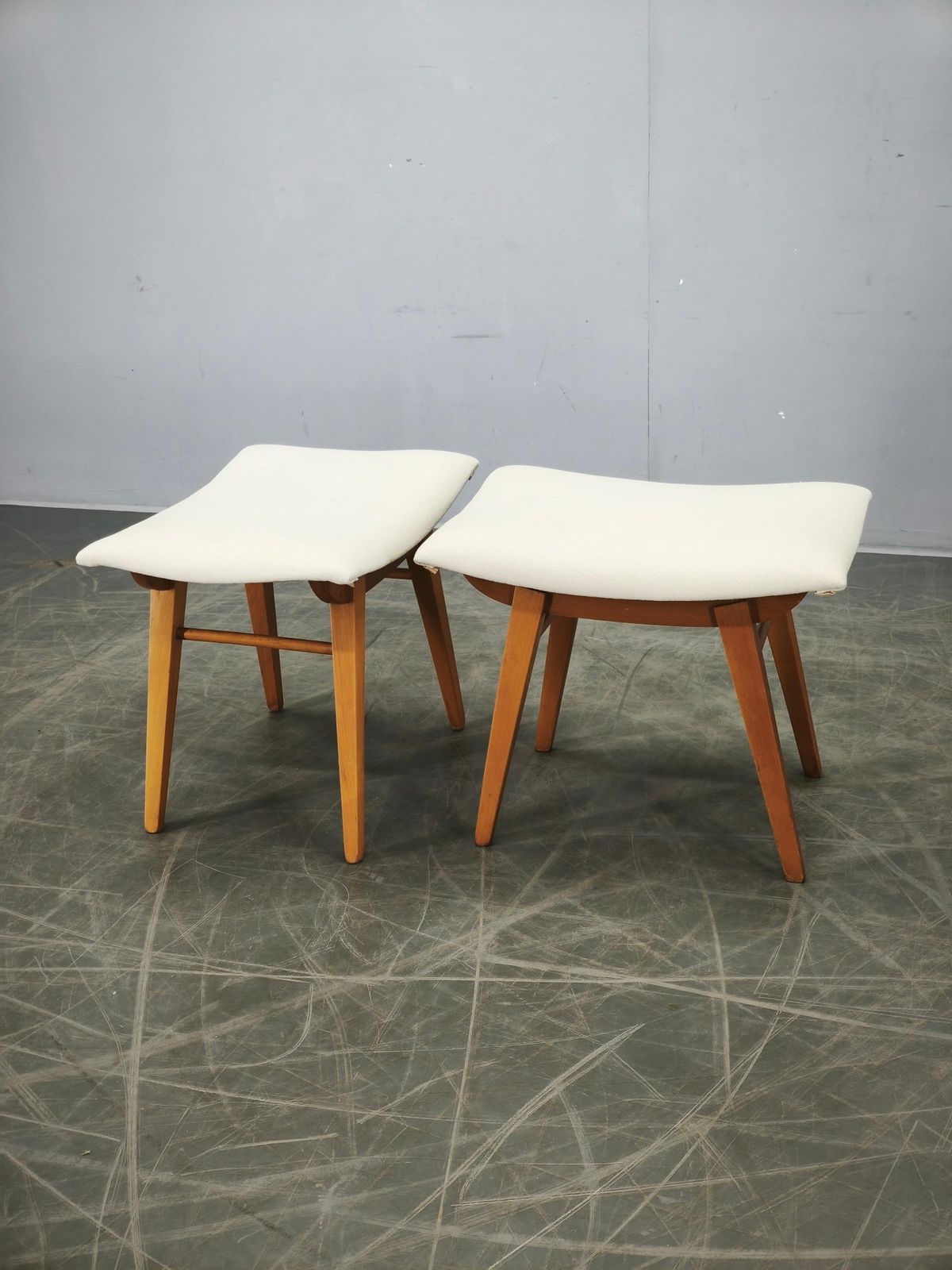 Paar beukenhouten krukken van Závod Malacky, Tsjecho-Slowakije, jaren 1970 photo buy