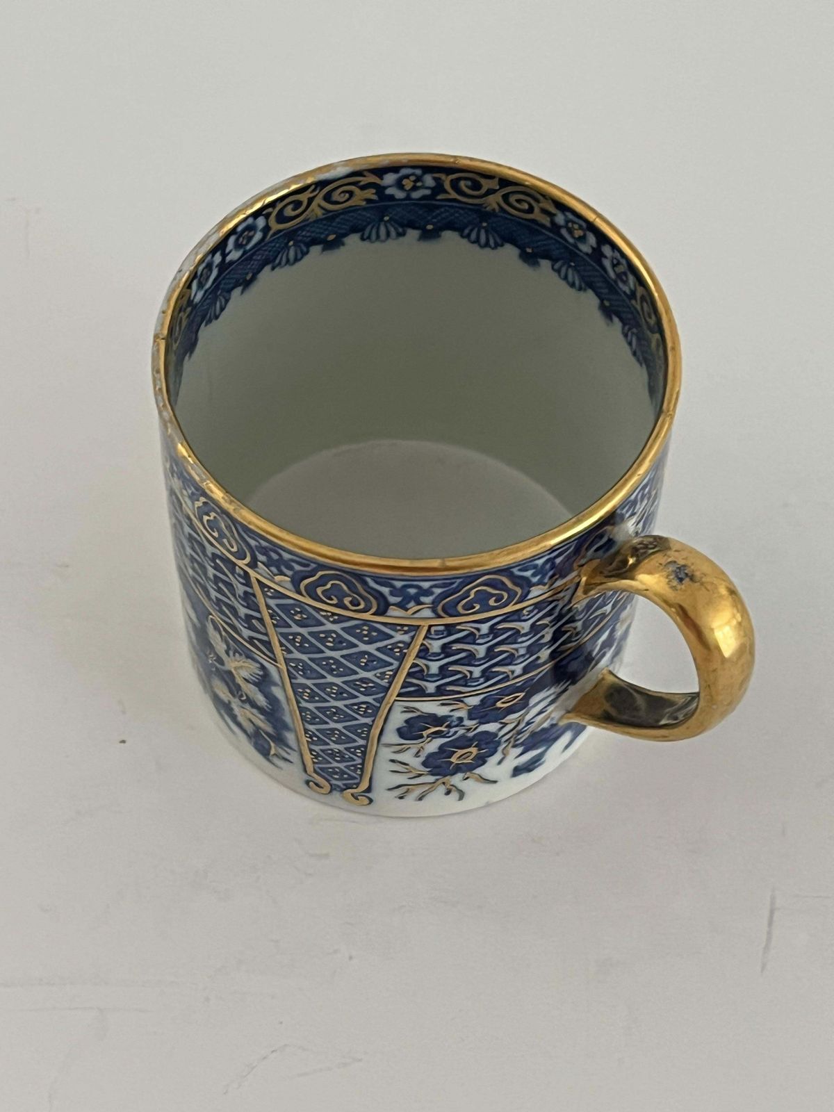 Georgisch Wedgwood koffiekopje, fijn handgeschilderd patroon, ingegraveerd merk, ca. 1805 photo vinterior