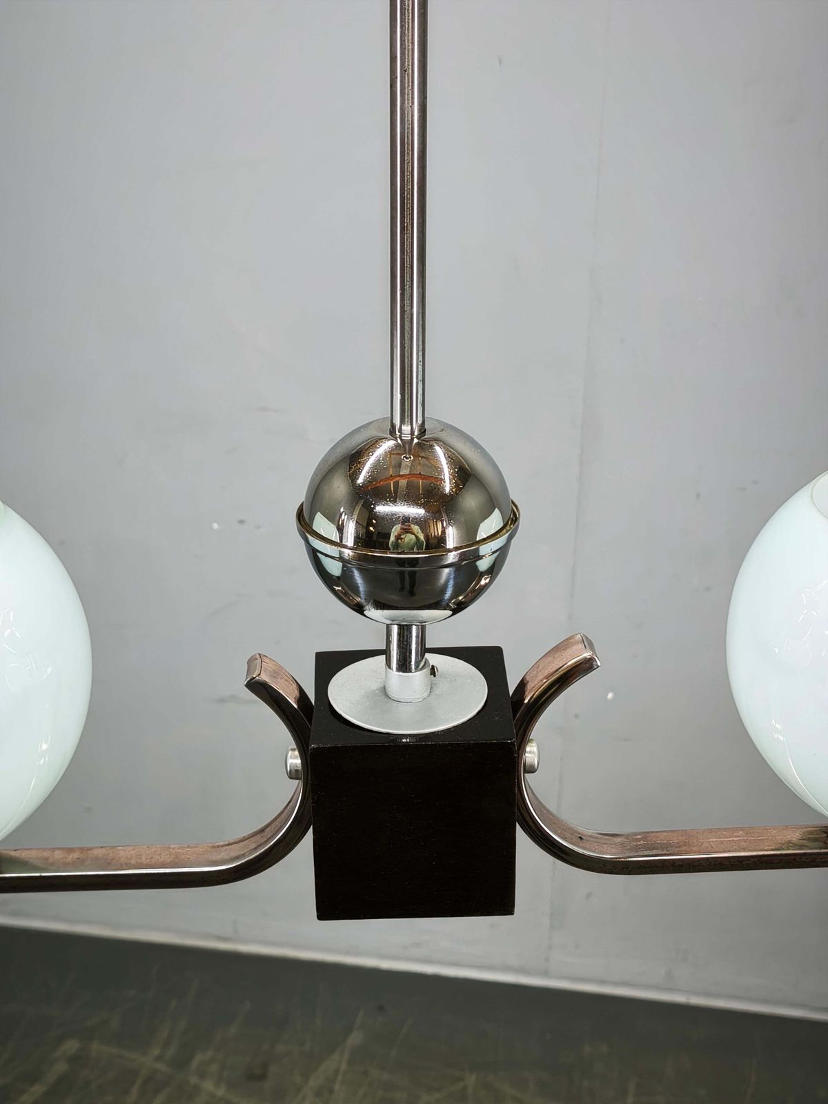 Art Deco Chromen Hanglamp met Opaalglaskapjes, Tsjecho-Slowakije, jaren 1930 photo Verlichting