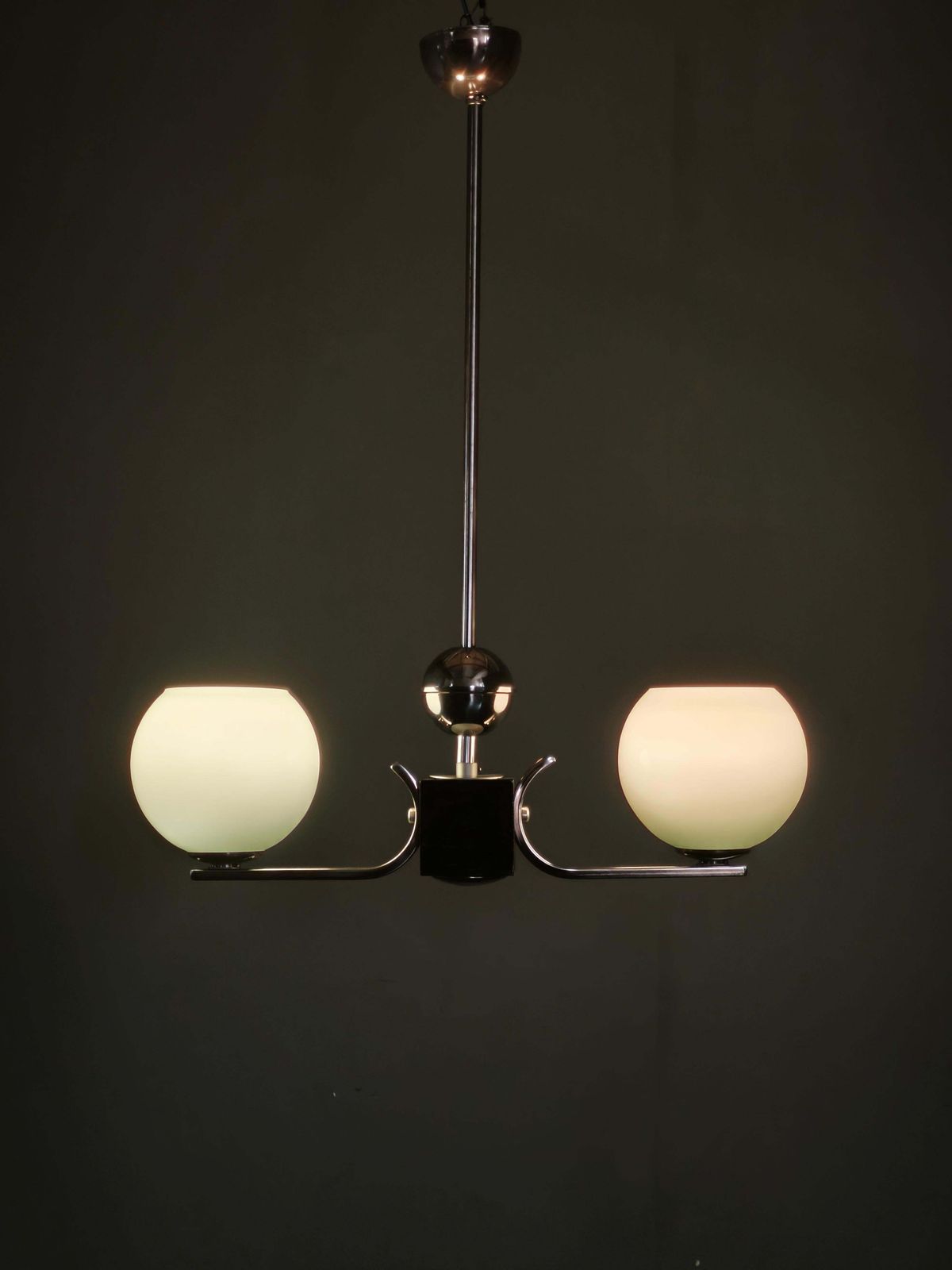 Verlichting Art Deco Chromen Hanglamp met Opaalglaskapjes, Tsjecho-Slowakije, jaren 1930 photo