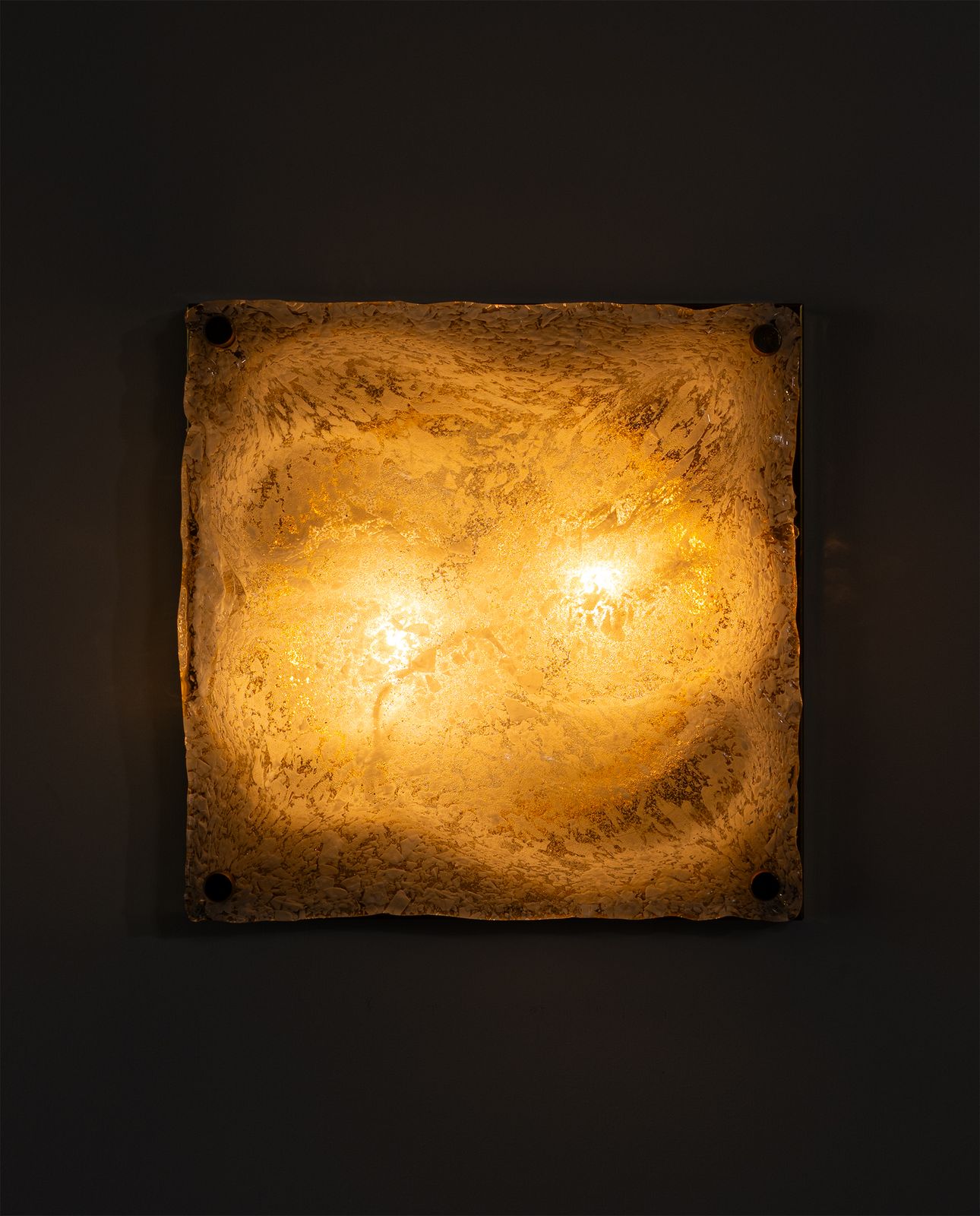Sculpturele Murano ijsglas wandlamp met messing achterplaat, Italië, jaren 1970 photo furniture