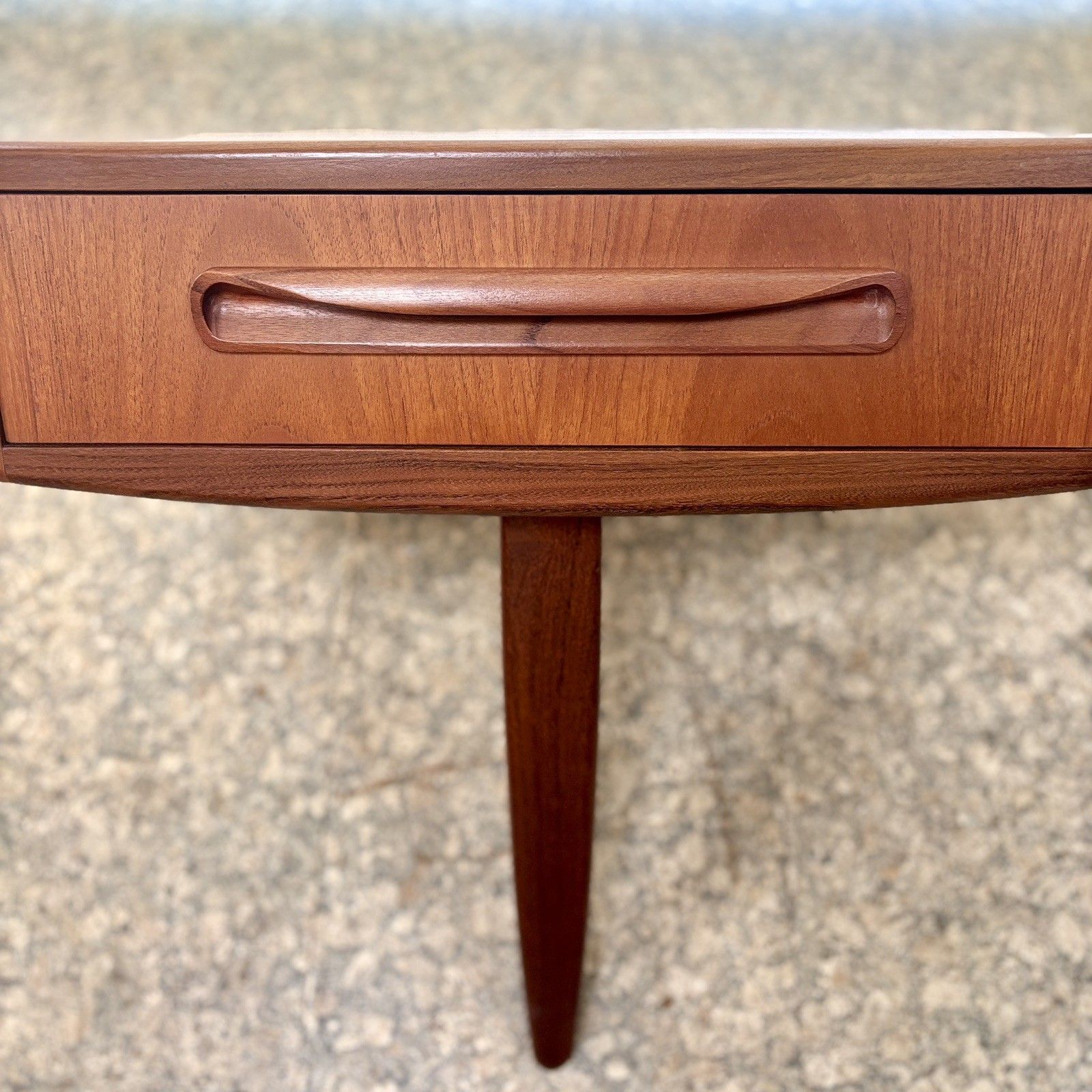photo vintage Vintage Mid Century G Plan Fresco Teak Bedside Tables/Drawer Retro