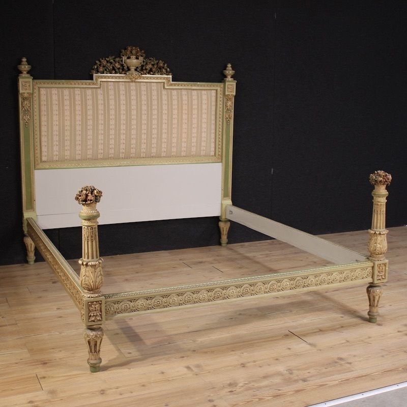 Gelakt Italiaans tweepersoonsbed in de Louis XVI-stijl, 20e eeuw