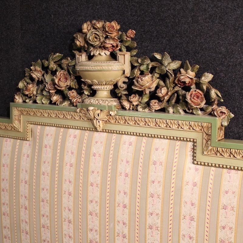 Gelakt Italiaans tweepersoonsbed in de Louis XVI-stijl, 20e eeuw photo buy