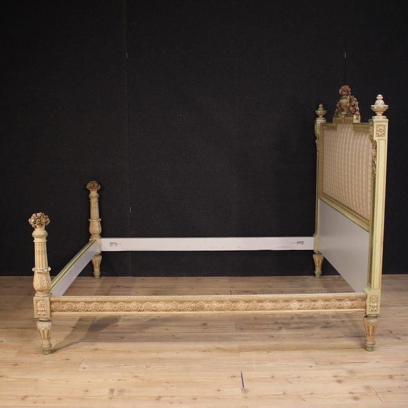 photo furniture Grand lit double italien laqué de style Louis XVI, XXe siècle