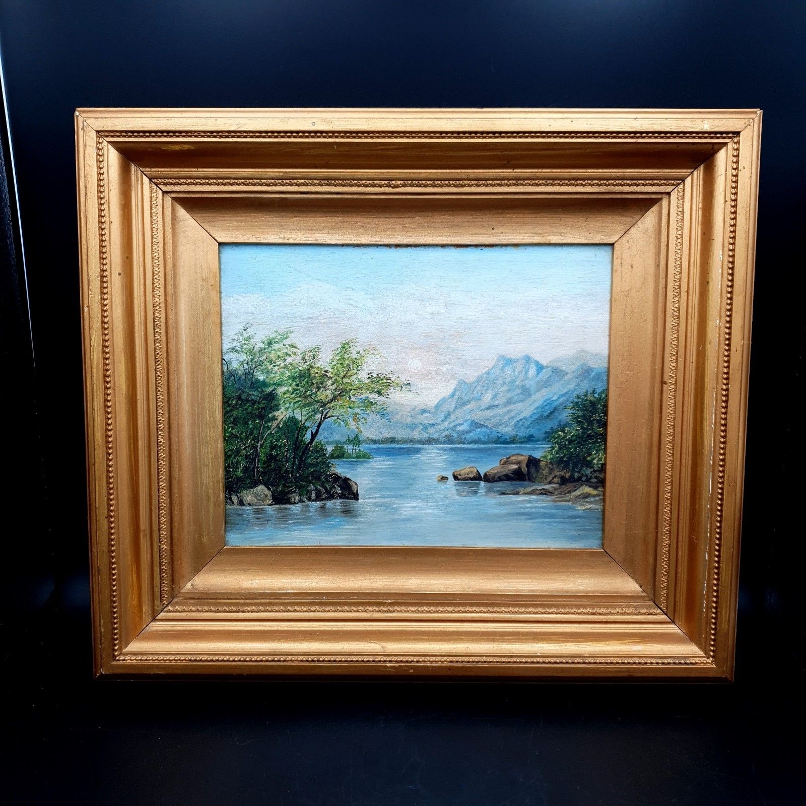 Victoriaans olieverfschilderij op doek, bergmeerlandschap, toegeschreven aan W. B. Charles, ca. 1880