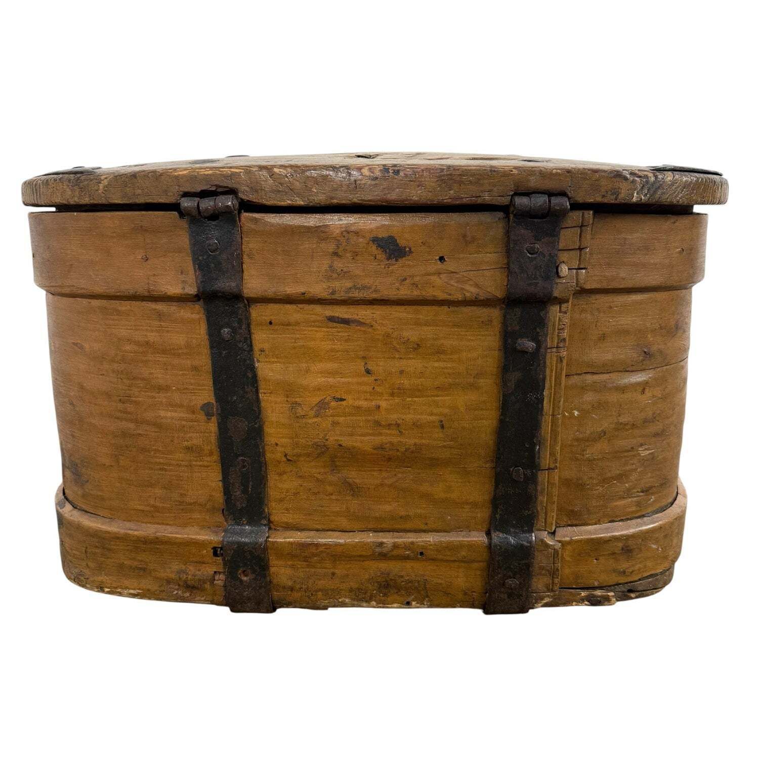 photo furniture Uitzonderlijk grote antieke Zweedse bentwood-kist