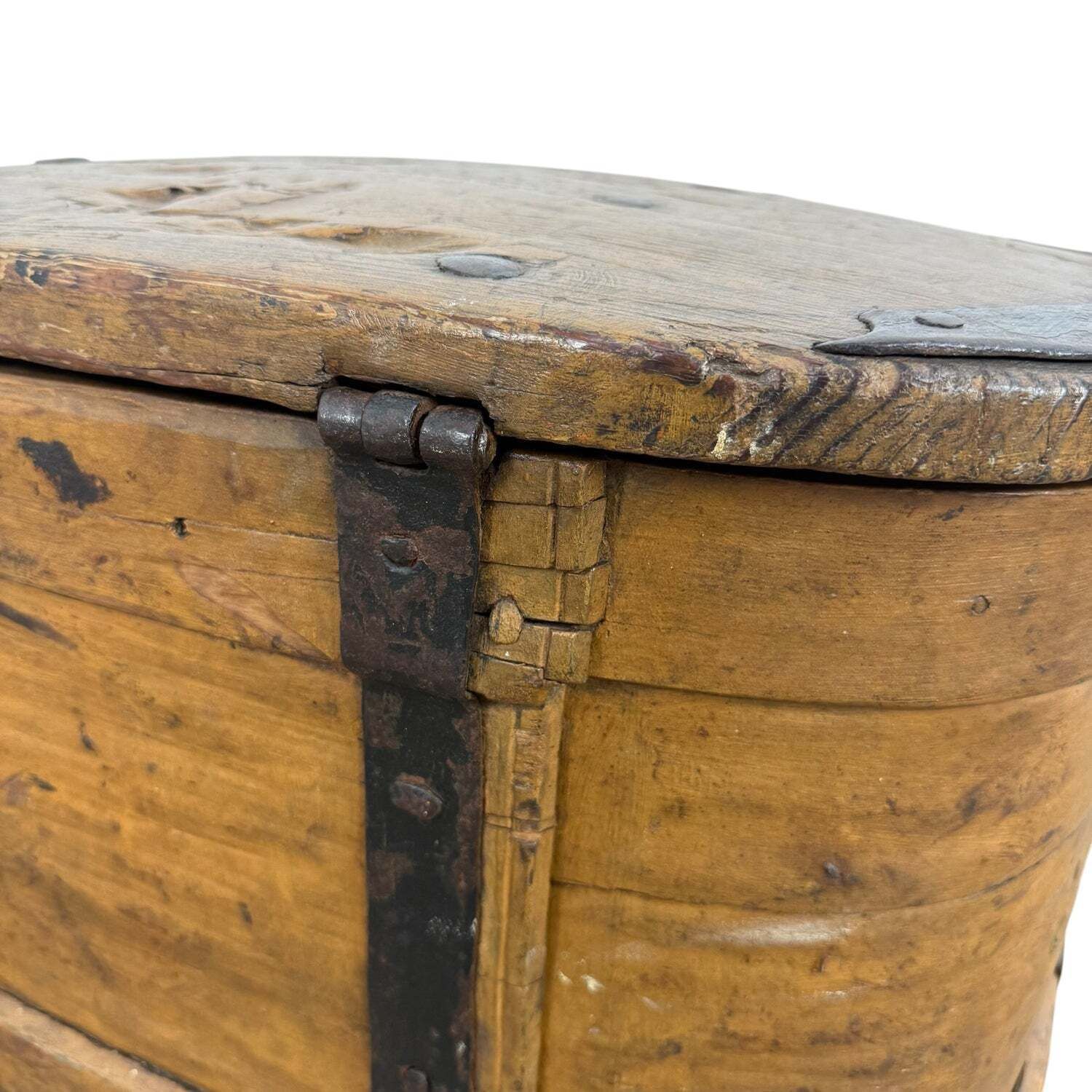 photo for sale Uitzonderlijk grote antieke Zweedse bentwood-kist