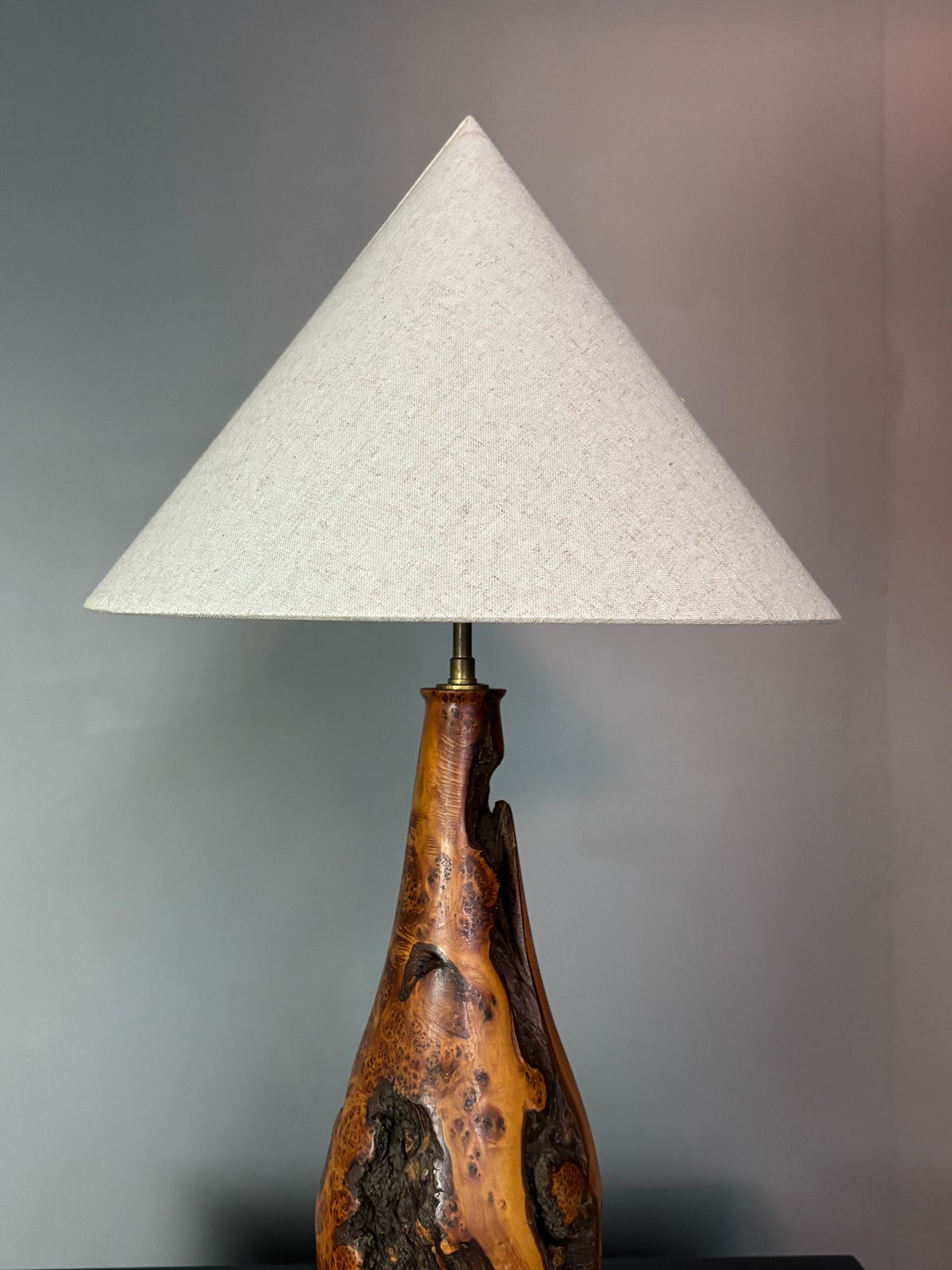 Sculptural Artisanal Brutalist Midcentury Burl Wood Turned Table Lamp 1960s photo vinterior