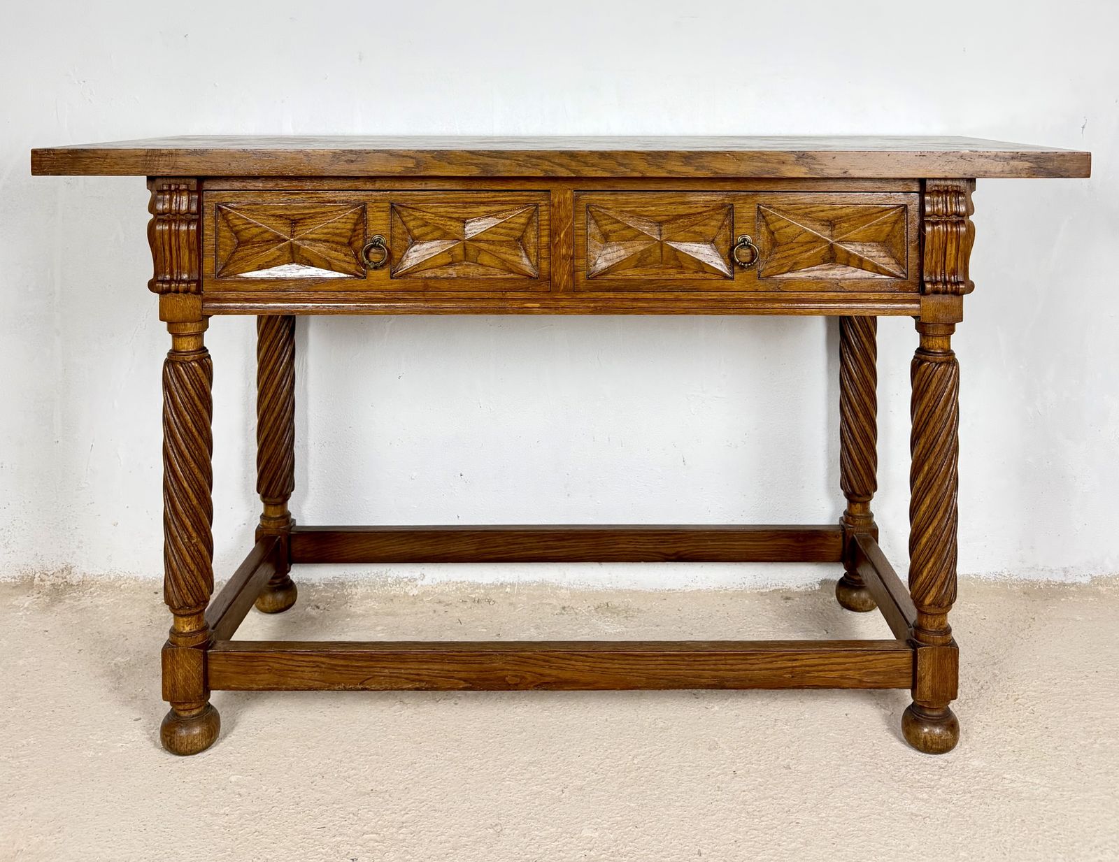 Spaanse eiken consoletafel met twee lades, 20e eeuw photo furniture