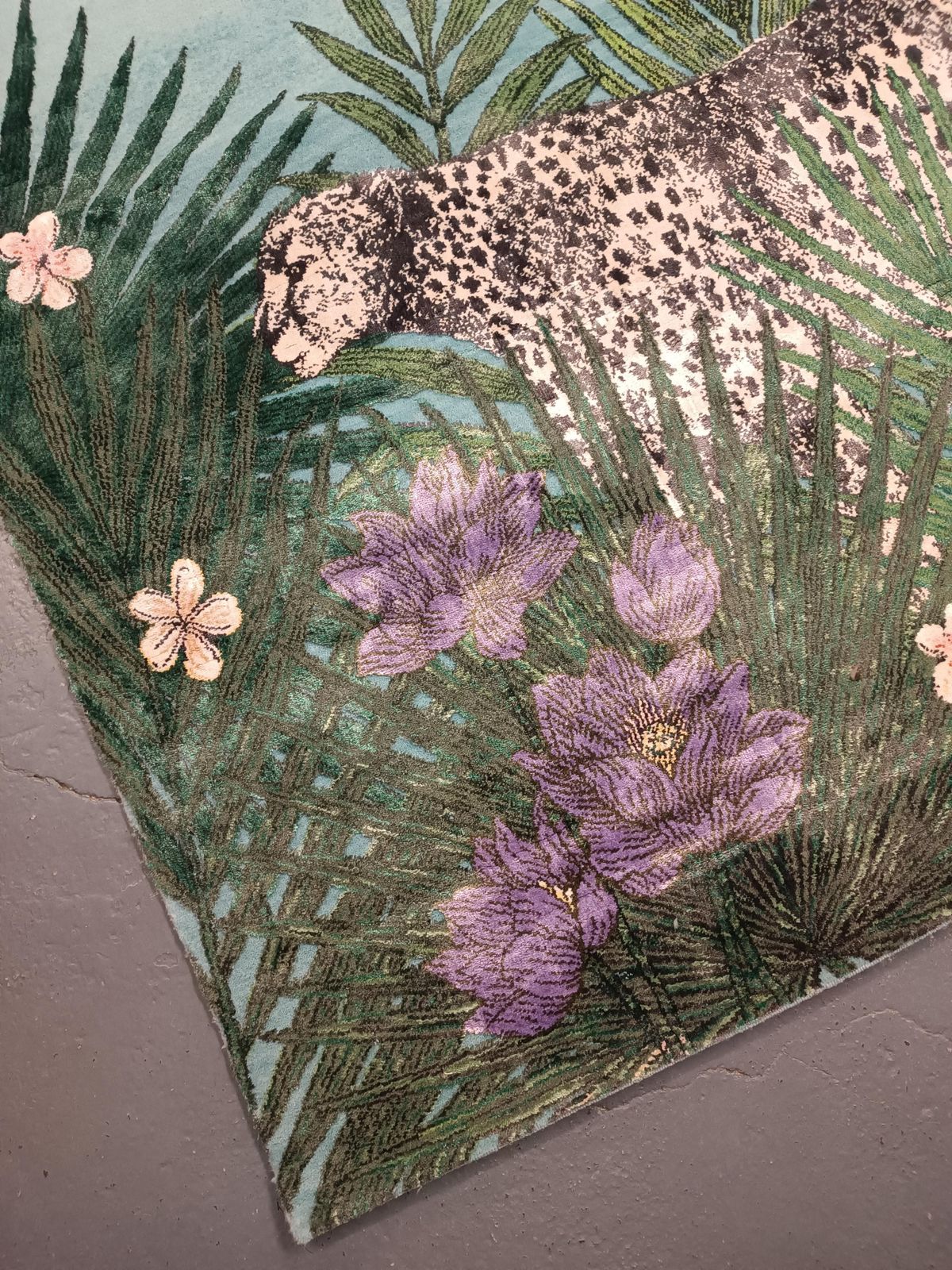 Luxe Safari Vloerkleed Handgeknoopt Zijde Tropisch Jungle Tapijt Luipaard Aap Ontwerp photo Textiel