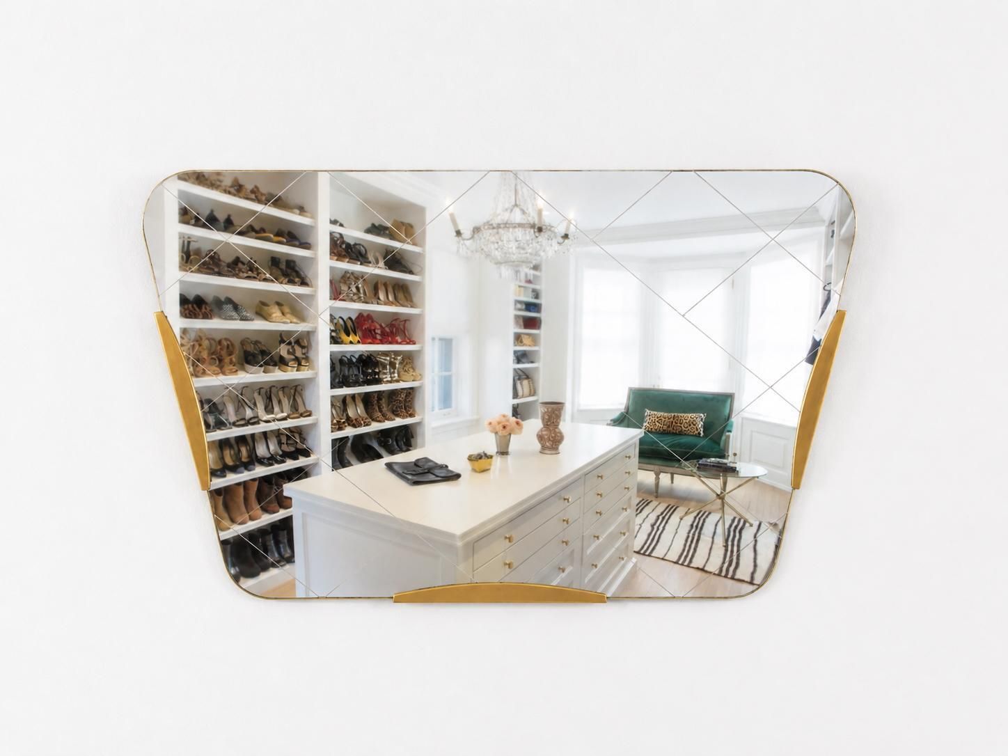 Grote trapeziumvormige gouden wandspiegel met gegraveerd ruitpatroon, Oostenrijk, 1950 photo furniture
