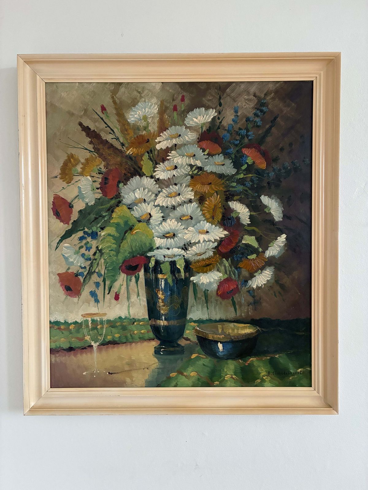 Vintage bloemenstilleven, olieverf op doek met wilde bloemen in blauwe vaas