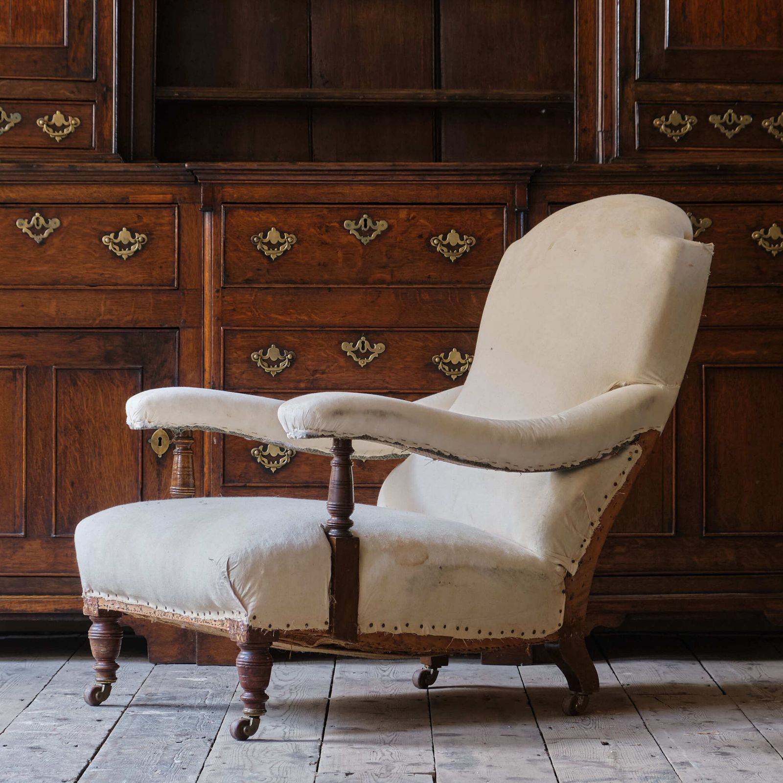 photo furniture Antique Hampton & Sons Open Armchair