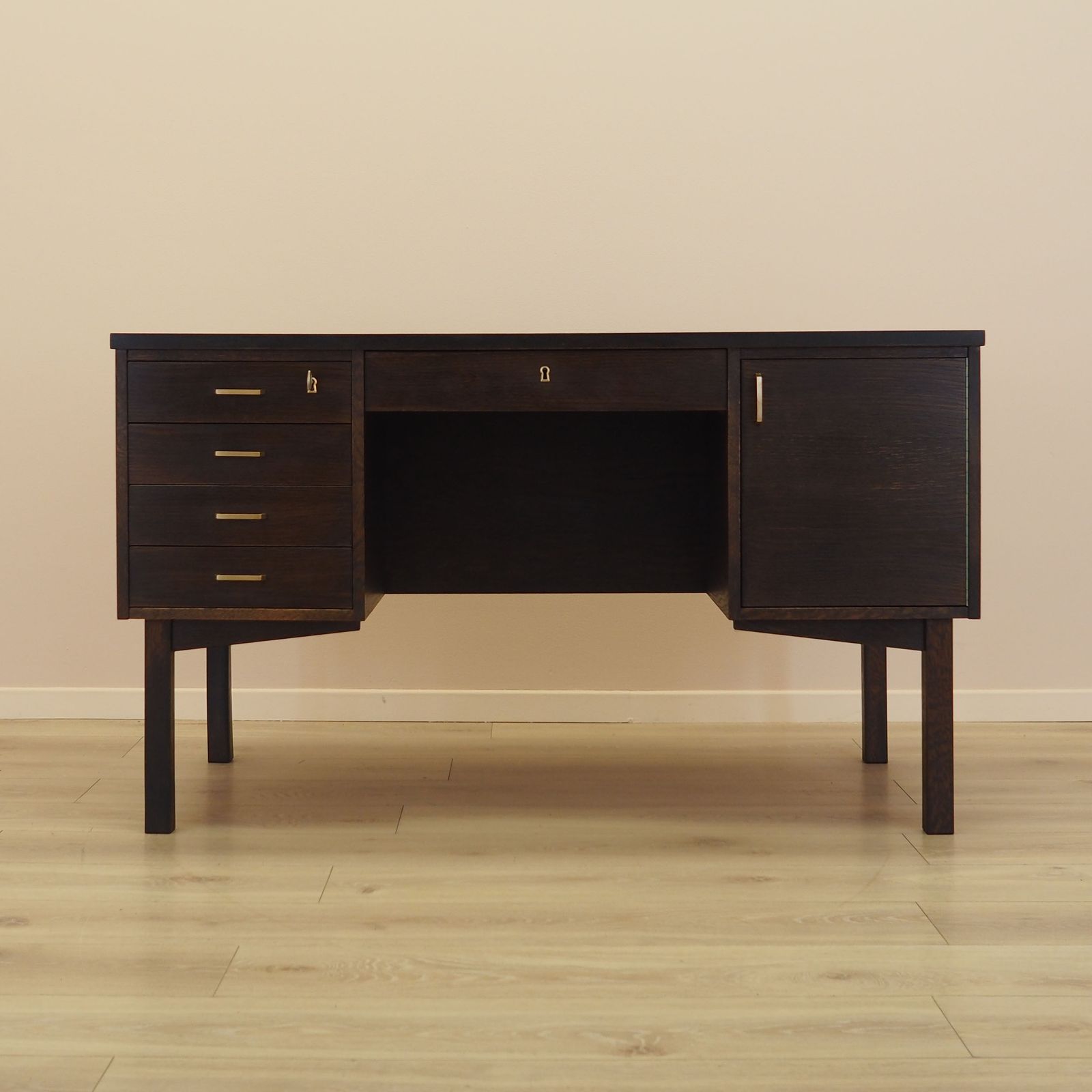 Eiken bureau, Deens design, jaren 1970, gemaakt in Denemarken photo furniture