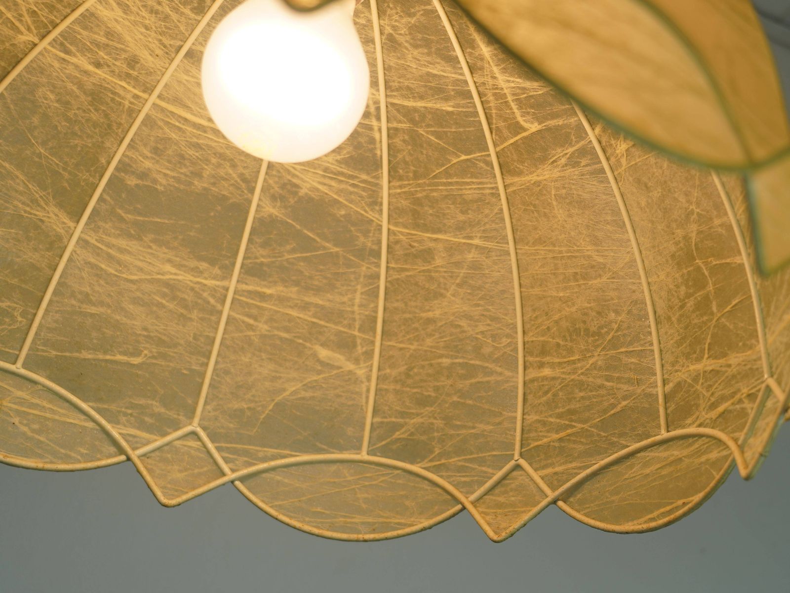 Suspension Cocoon mid-century moderne, années 1970 photo Luminaires