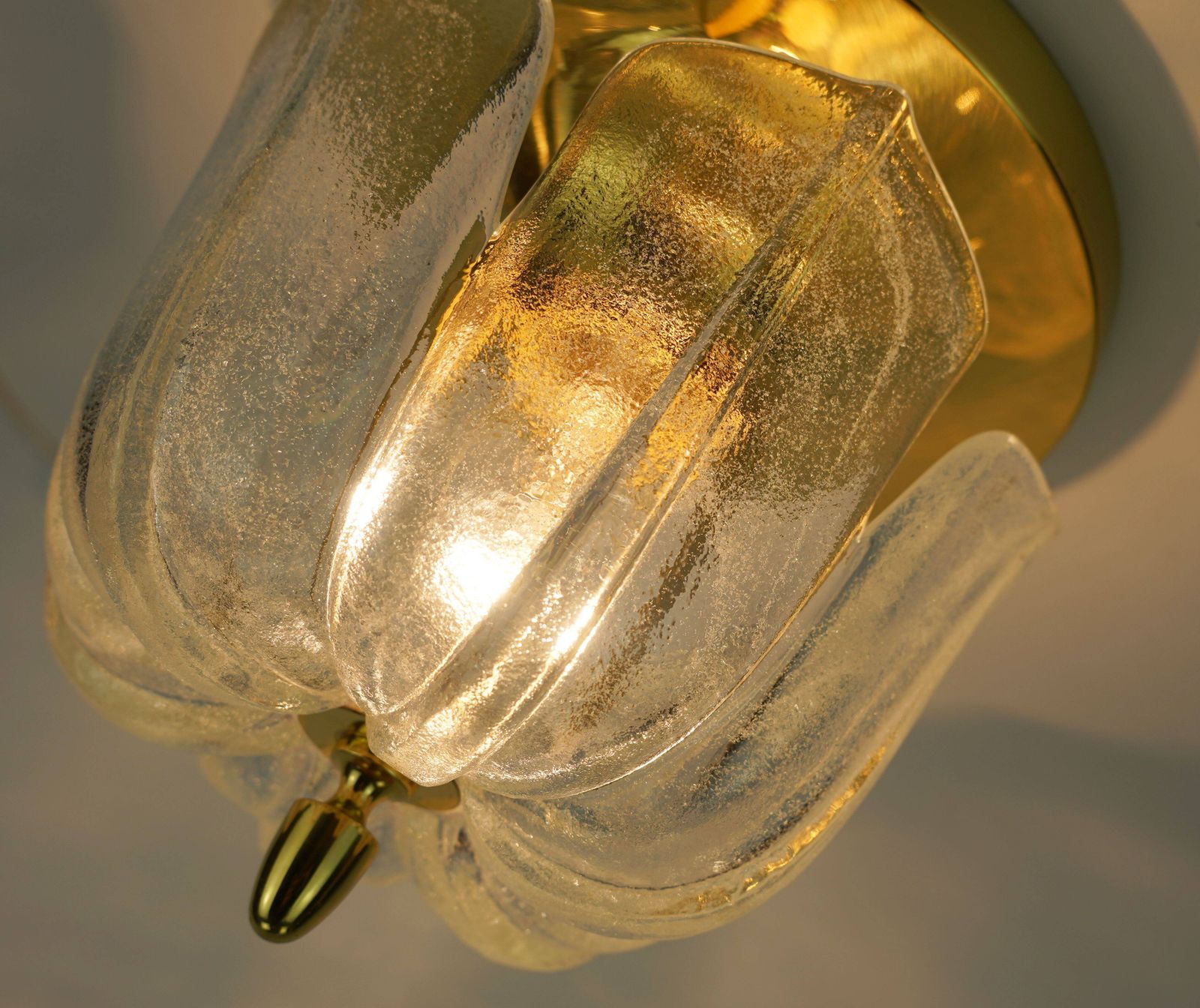 photo buy Limburg Plafondlamp Model A475 3031 Bloemvormige Glazen Kap En Messing 70s
