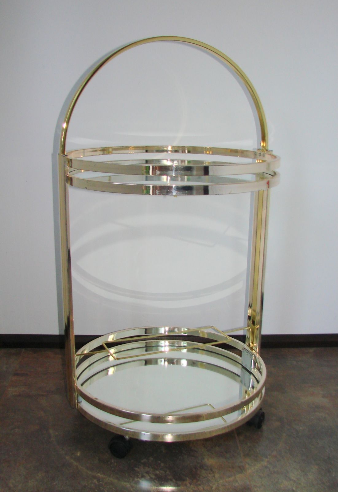 photo furniture Art Deco rijdend drankentrolley op wielen, jaren 1970